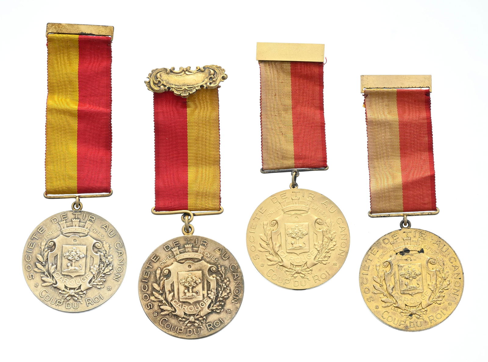 Société de tir au canon, Carouge, fondée en 1852, ensemble de 4 médailles "Coup : Société de tir au canon, Carouge, fondée en 1852, ensemble de 4 médailles "Coup du Roi" en vermeil, fêtes communales de Carouge de 1910, 1932, 1933, et 1946, diam. 4,85 cm