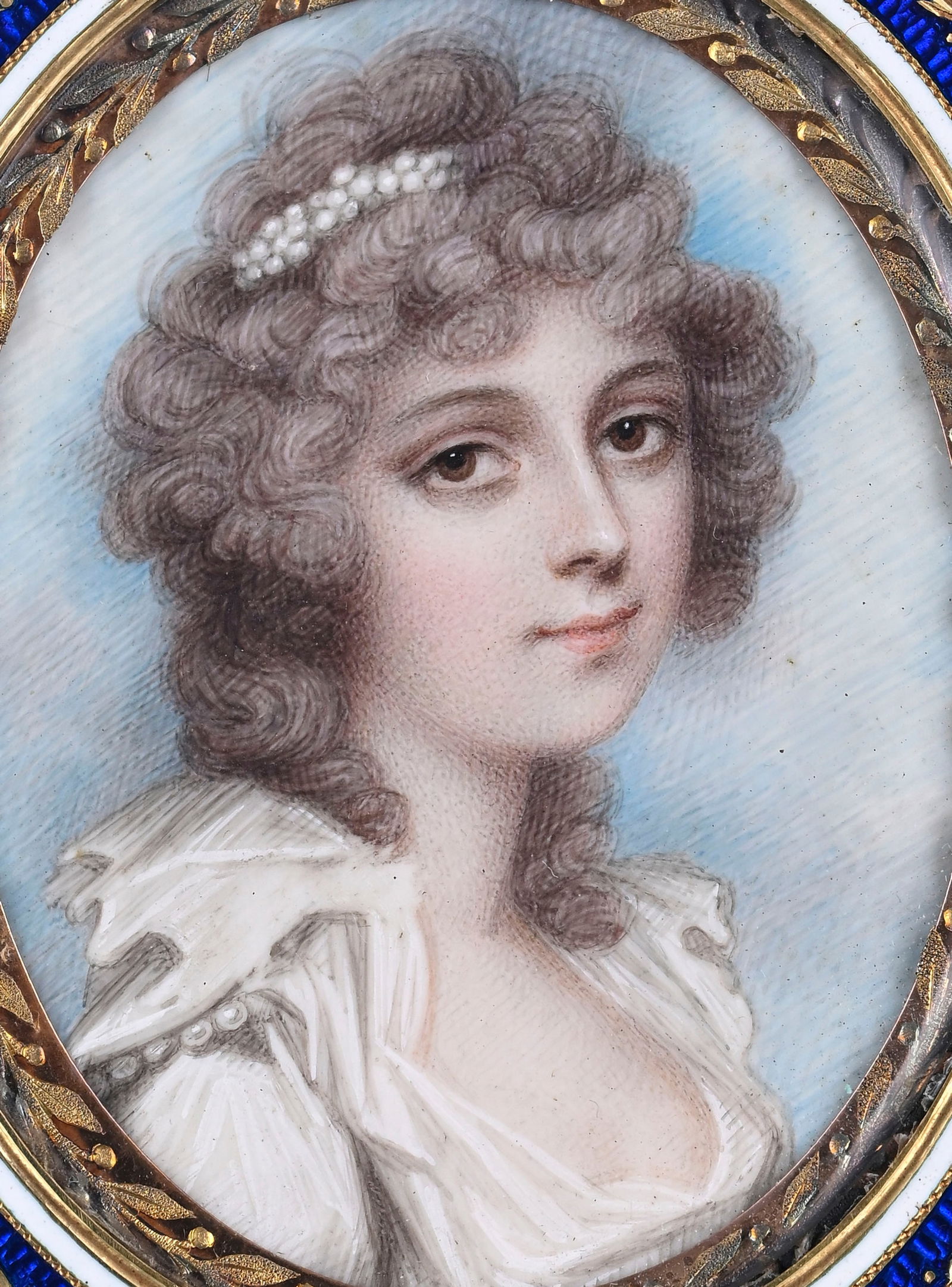 Pendentif ovale double face en or en émail, début XIXe s., le face retenant un portrait en - 2