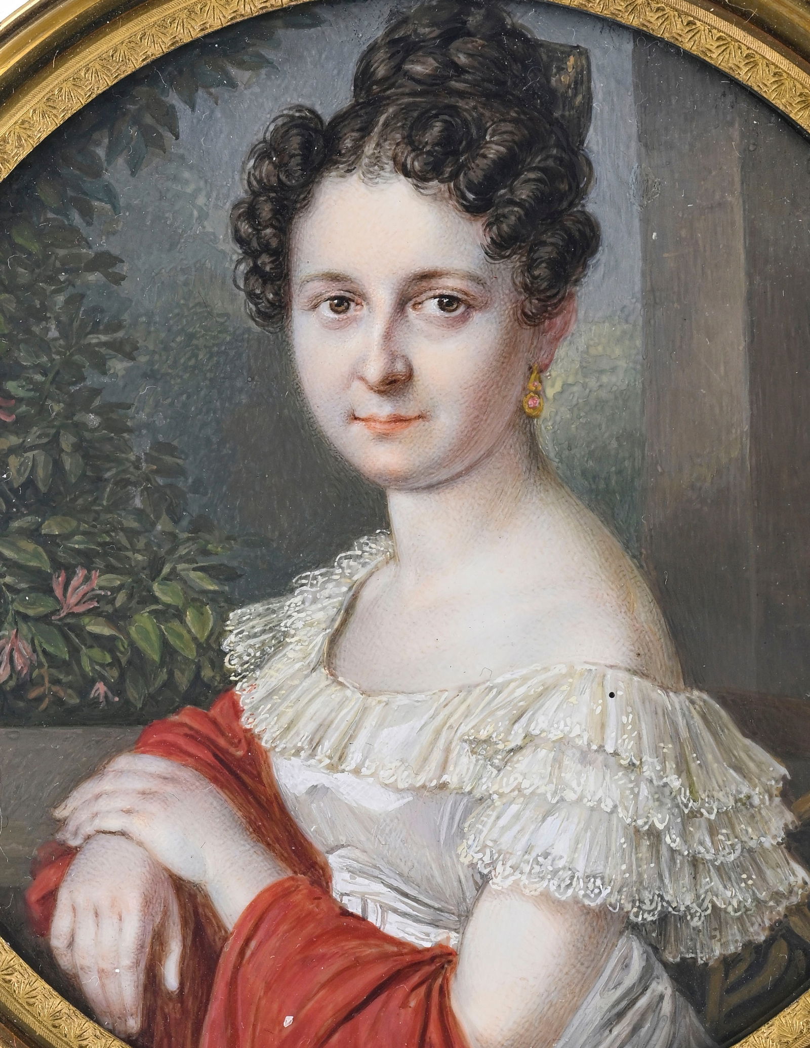 Dame à la robe en taffetas blanches et châle rouge, portrait en miniature, XIXe s., gouach - 2