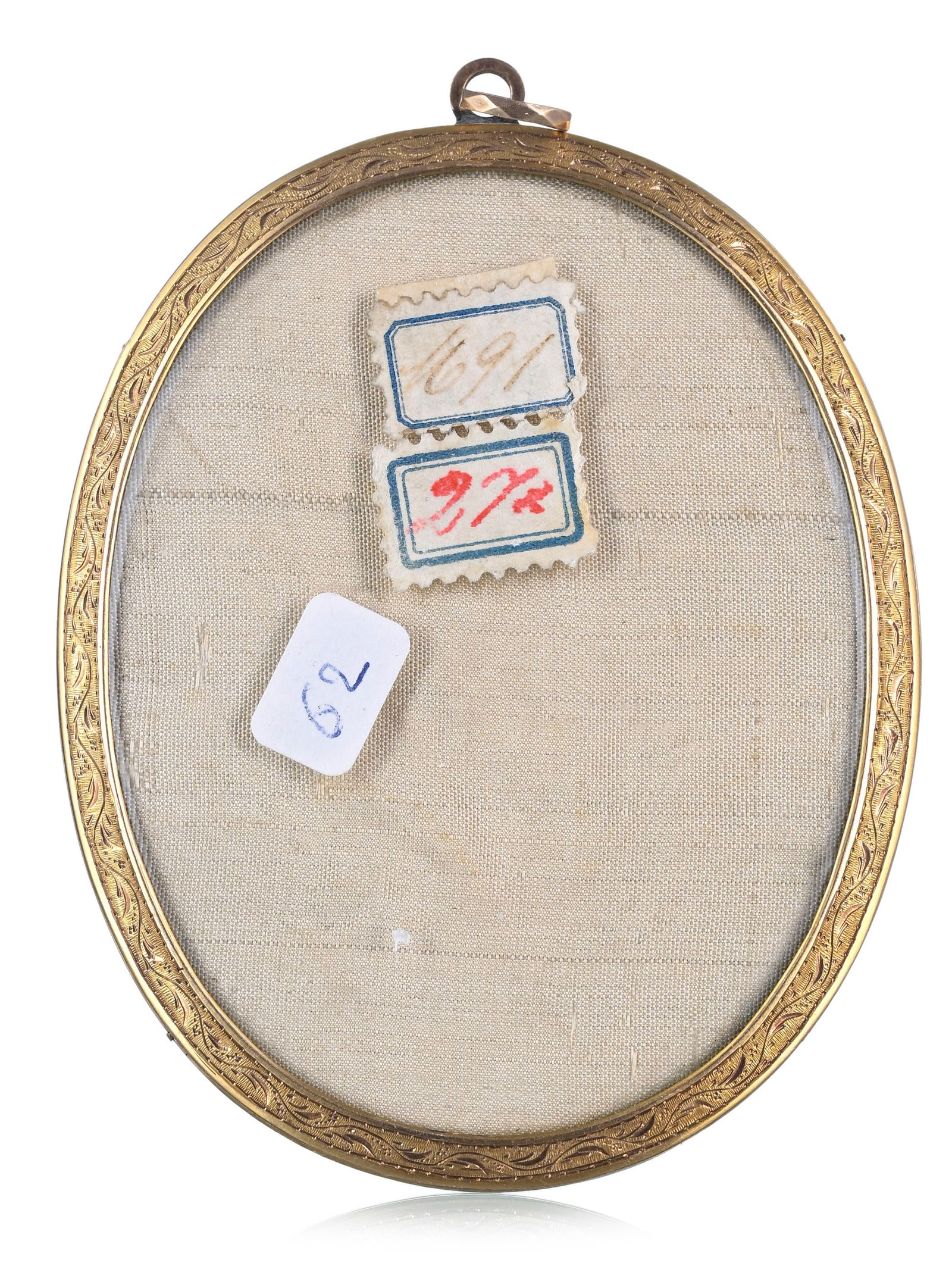 Dame à la robe blanche avec créoles, portrait en miniature, cadre en or, gouache et aquare - 4