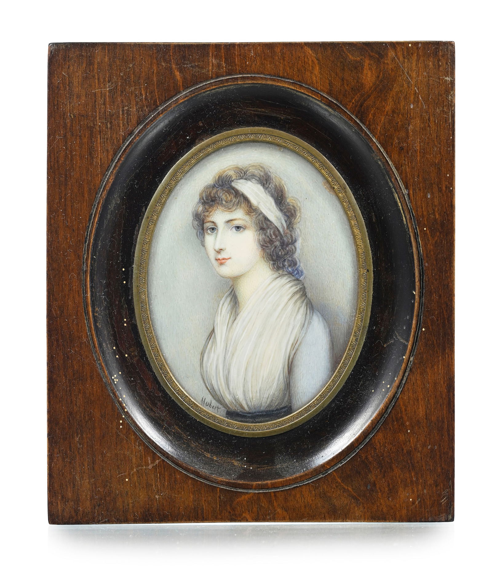 Portrait d'une dame à la robe blanche, miniature sur ivoire, signé Hubert à gauche, 8