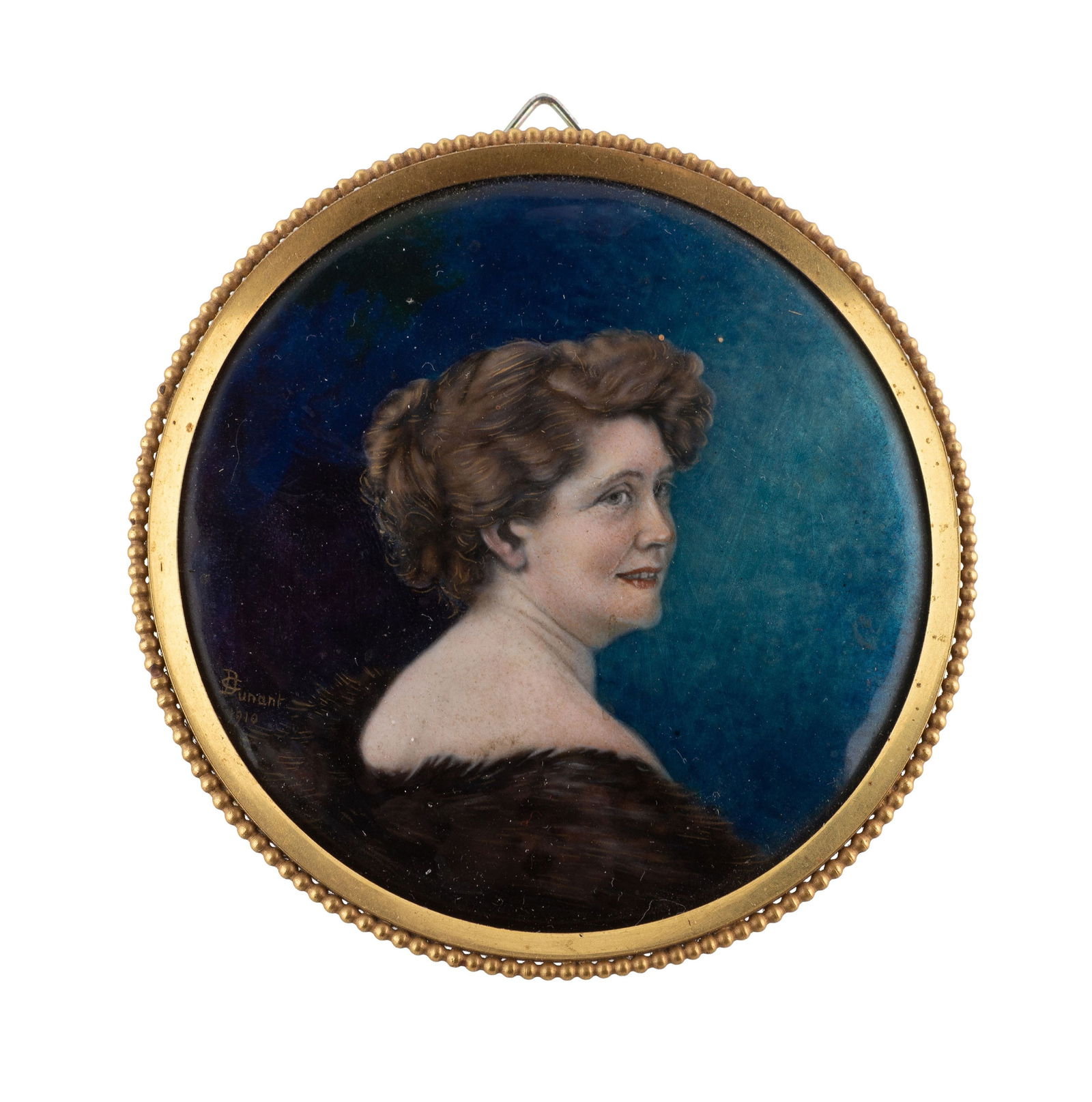 Charles Dunant (1872-1948), Dame avec étole, portrait en miniature, émail peint sur cuivre: Charles Dunant (1872-1948), Dame avec étole, portrait en miniature, émail peint sur cuivre, signé et daté 1910, diam. 7 cm 
