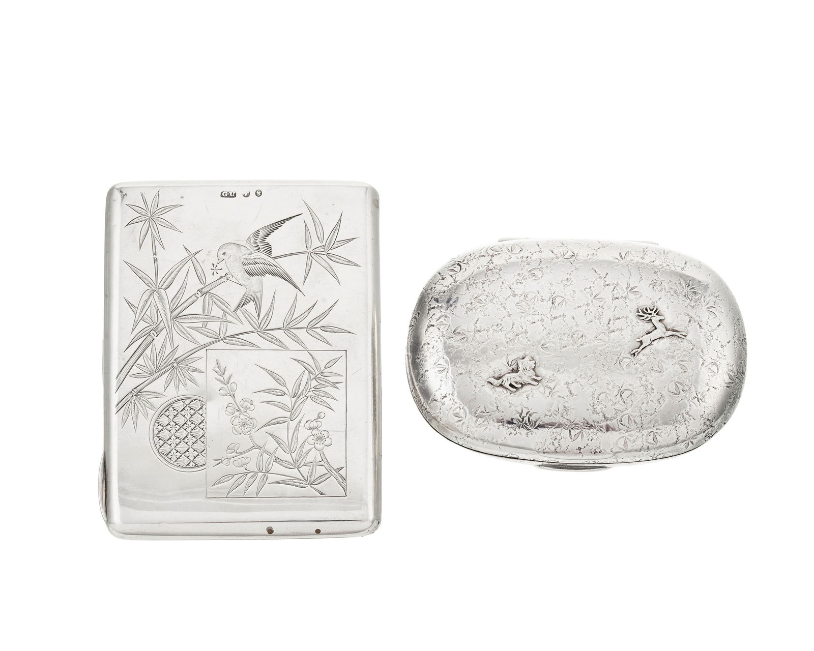 Tabatière et porte-monnaie en argent, l'une de forme ovale au décor en relief d'un avaleur - 2