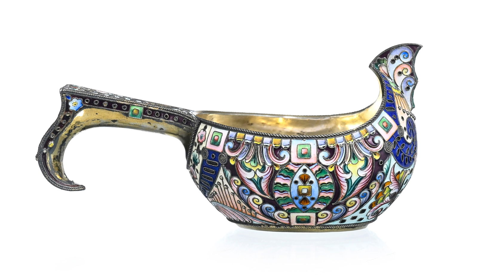 Petit kovsh en argent et émail cloisonné, Russie début XXe s., à décor dans - 3