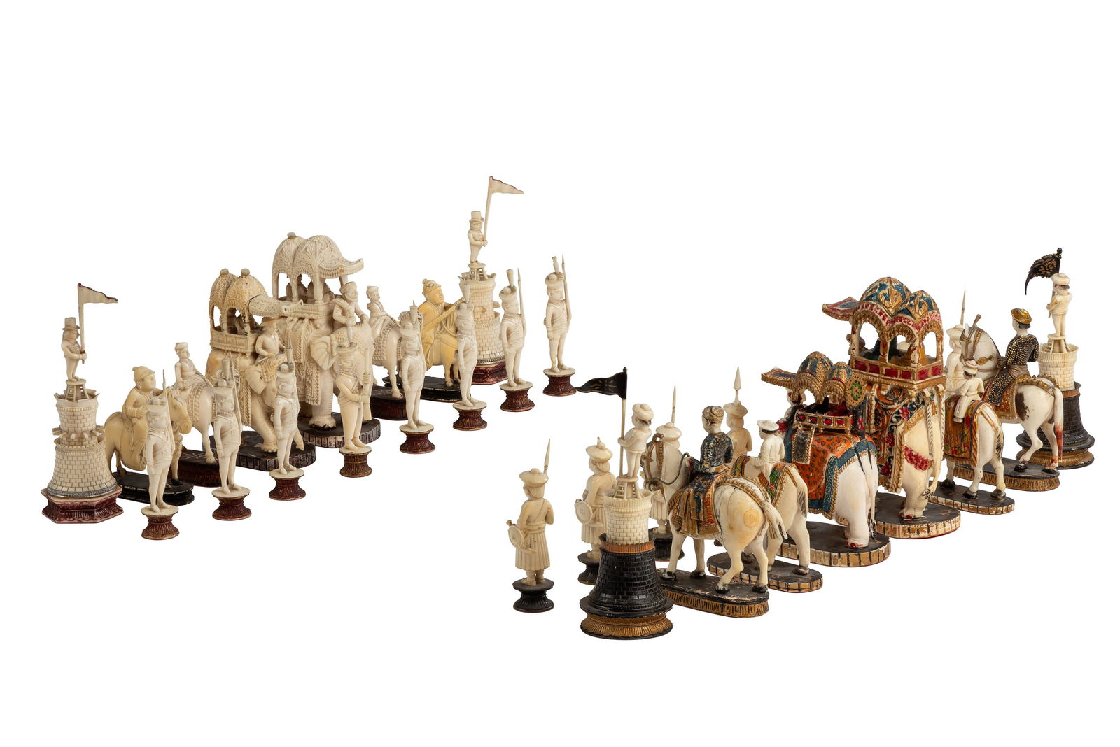 Jeu d'échec anglo-indien "John Company" en ivoire, complet, Inde, Brahmapur (Berhampur), XIXe s: Jeu d'échec anglo-indien "John Company" en ivoire, complet, Inde, Brahmapur (Berhampur), XIXe s., certaines pièces avec rehauts de polychromie, les rois et les reines en forme d'élé