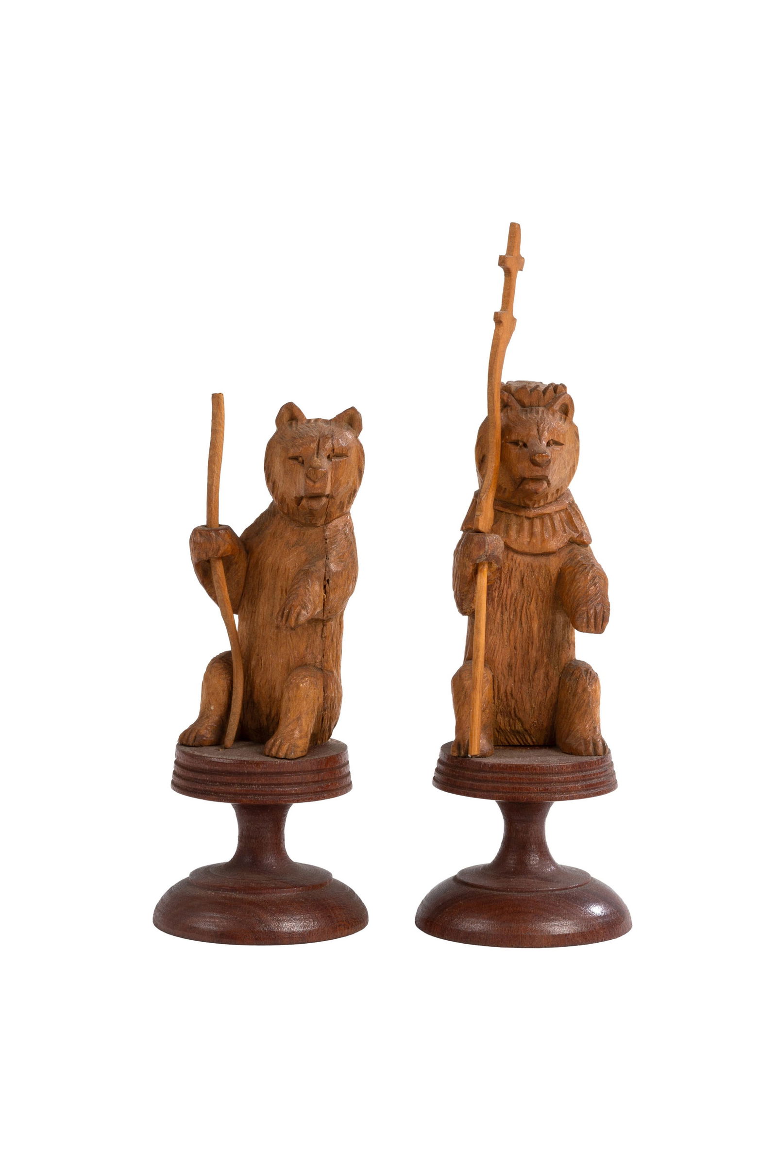 Jeu d'échec en bois tourné et sculpté de style "chalet" figurant des ours, 1ère  - 2