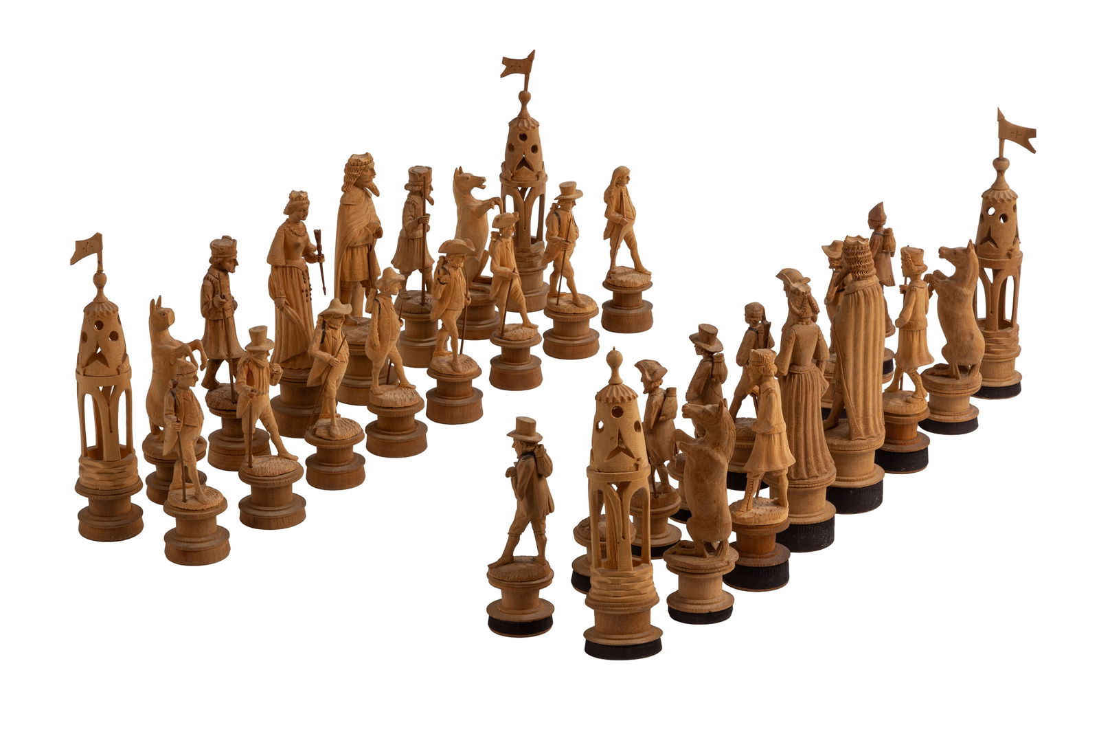 Jeu d'échec en bois léger sculpté, de style "champêtre", Europe de l'Est, XXe s. (1 of 2)