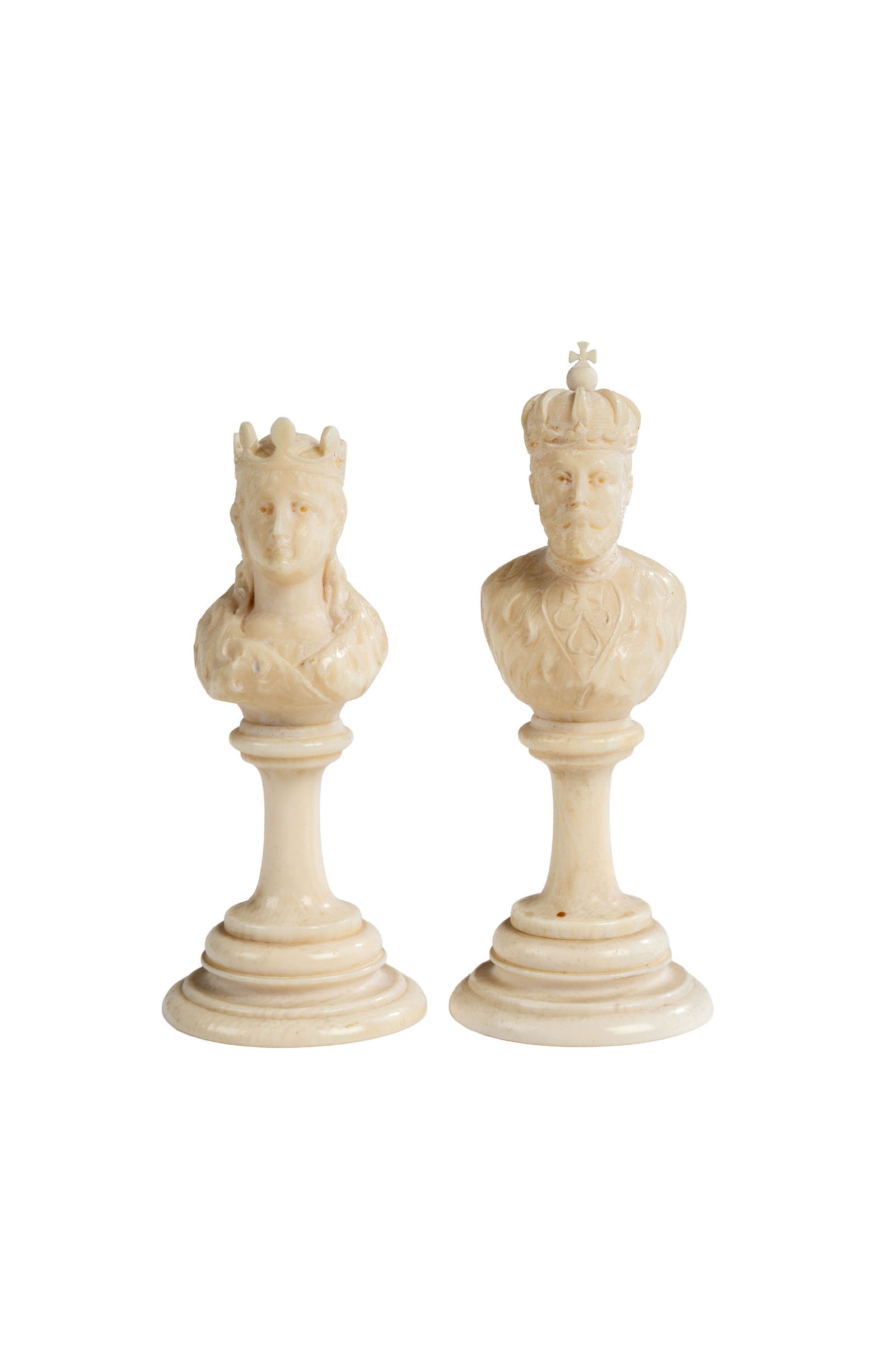 Jeu d'échec en ivoire tourné et sculpté de style "Edouard VII", début XXe s., le - 2