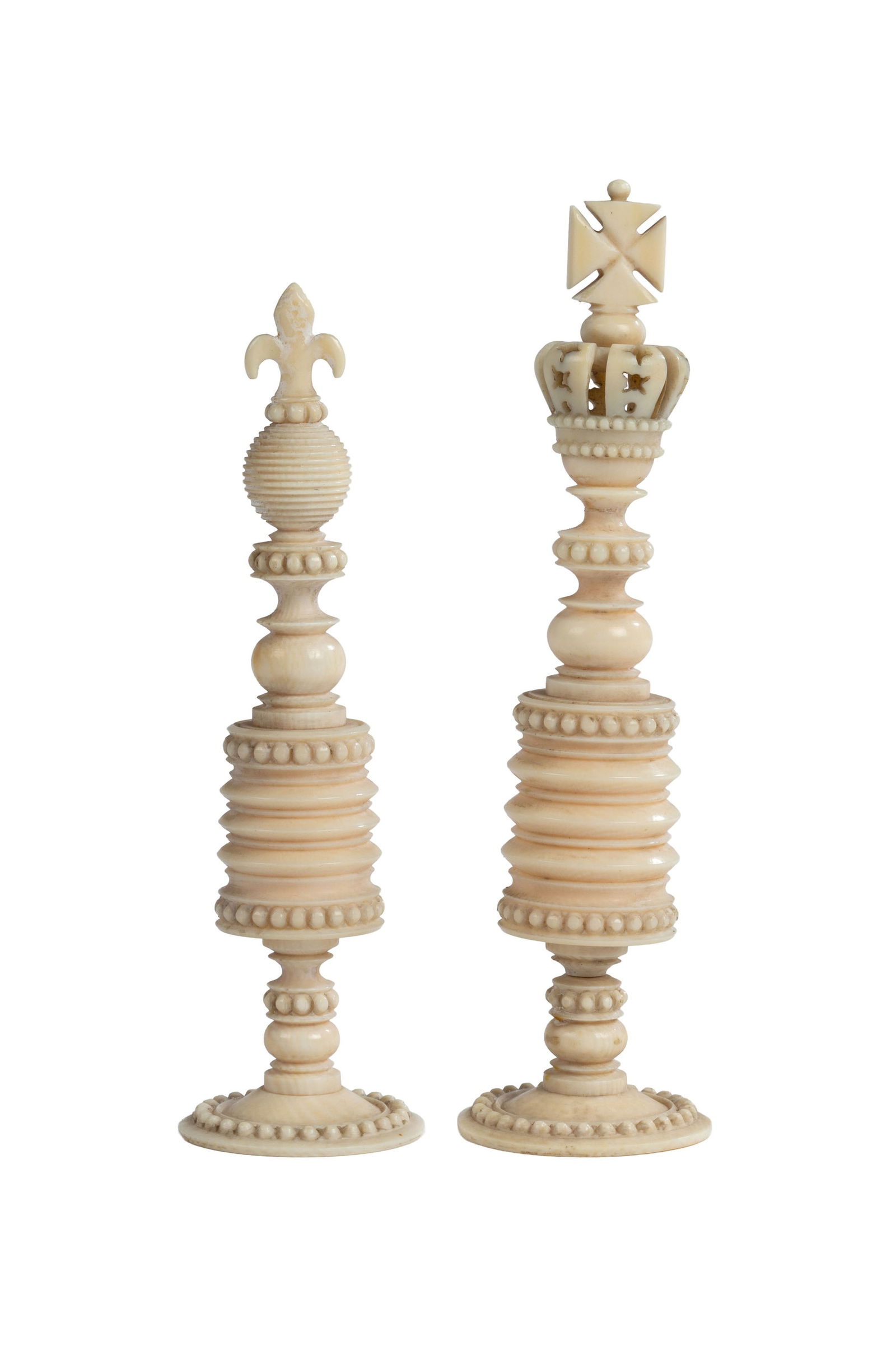 Jeu d'échec en ivoire tourné et sculpté de style "Charles Hastilow", milieu XIXe s.,  - 2