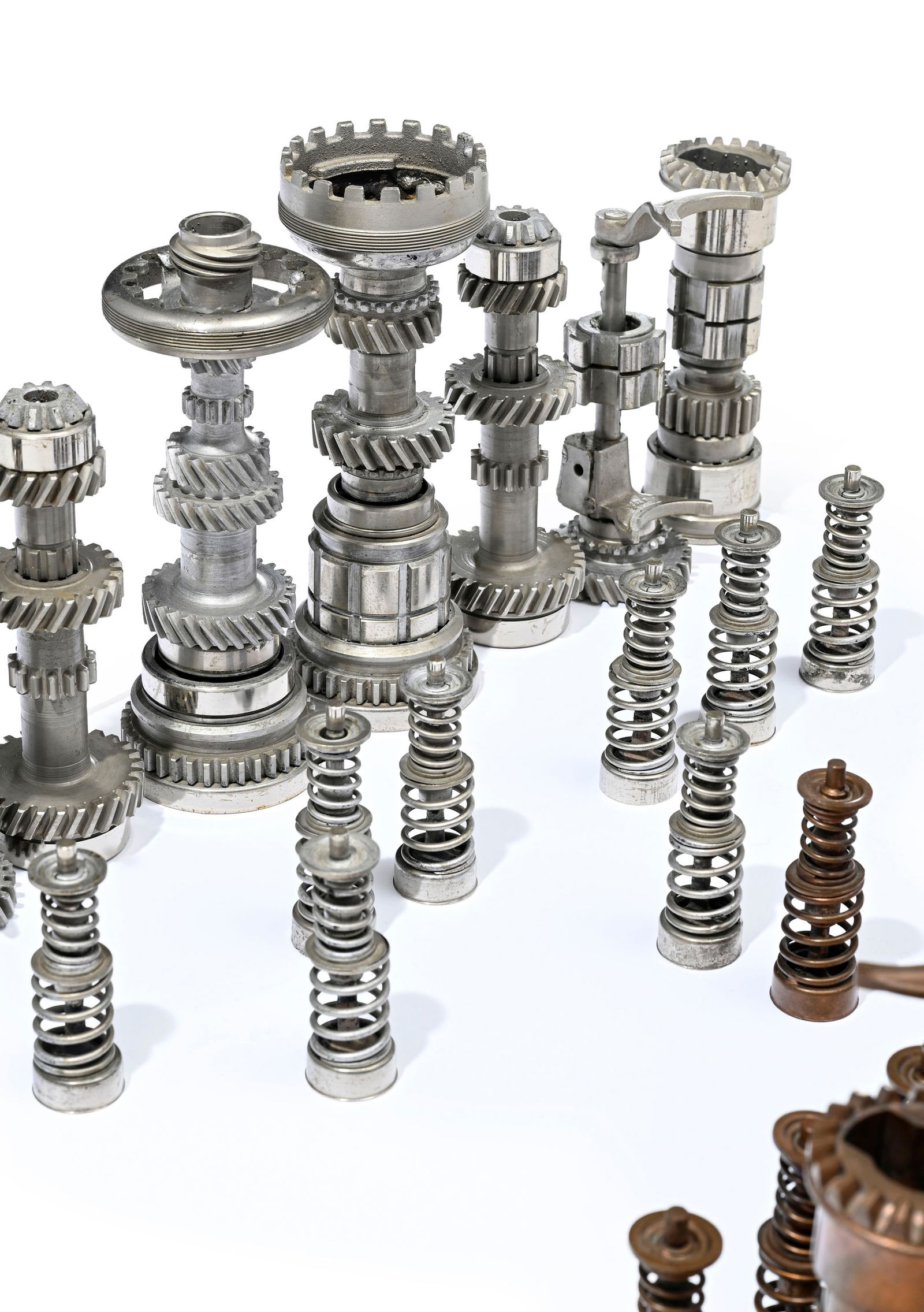 MECA-CHESS, jeu d'échec artisanal réalisé à partir de pièces de boites de v - 2