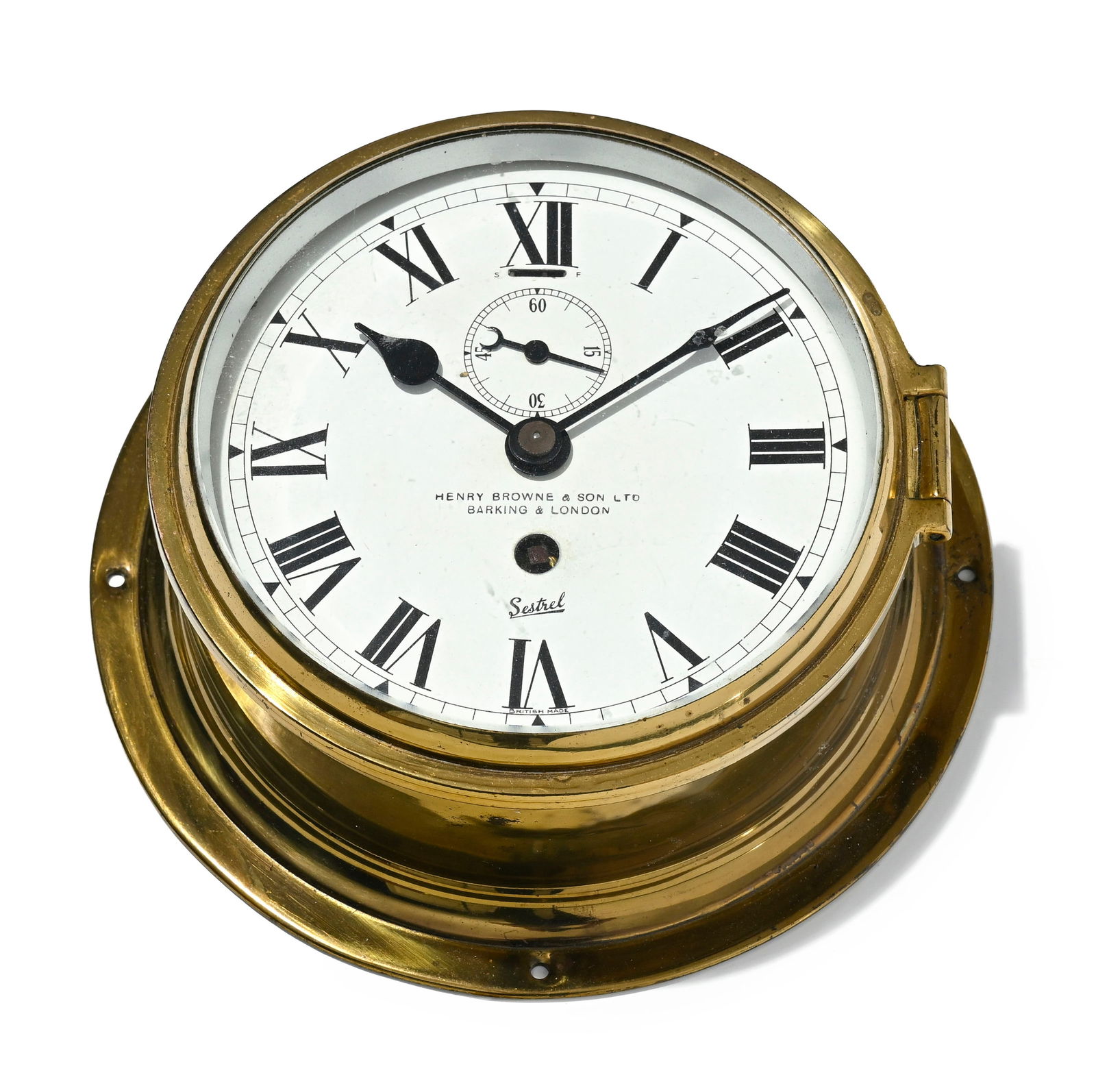Horloge de marine Sestrel en laiton, distribuée par Henry Browne & Son ltd à Barking & Lon: Horloge de marine Sestrel en laiton, distribuée par Henry Browne & Son ltd à Barking & Londres, 1ère 1/2 XXe s., fonctionne, avec sa clé, diam. 20,5 cm 