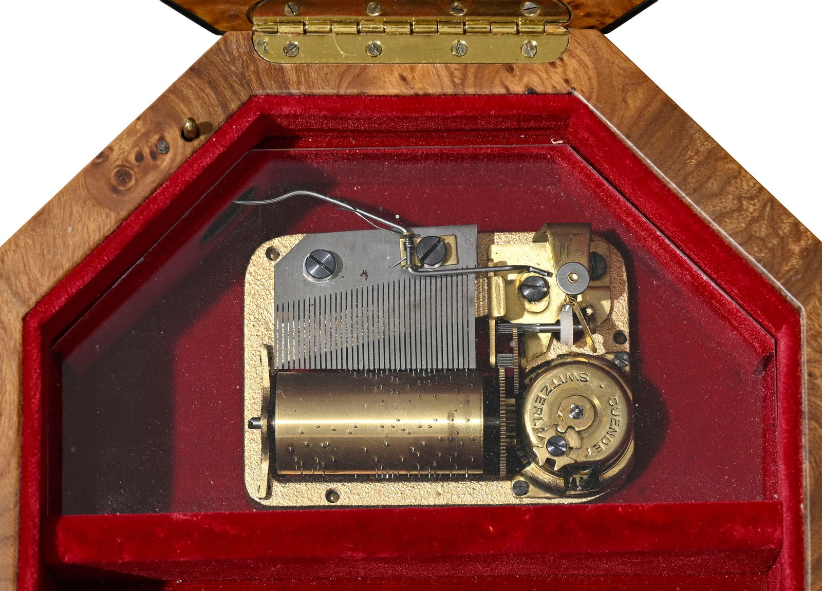 Coffret à bijoux musical, par Cuendet Switzerland, de forme octogonal en placage de loupe, auto - 3