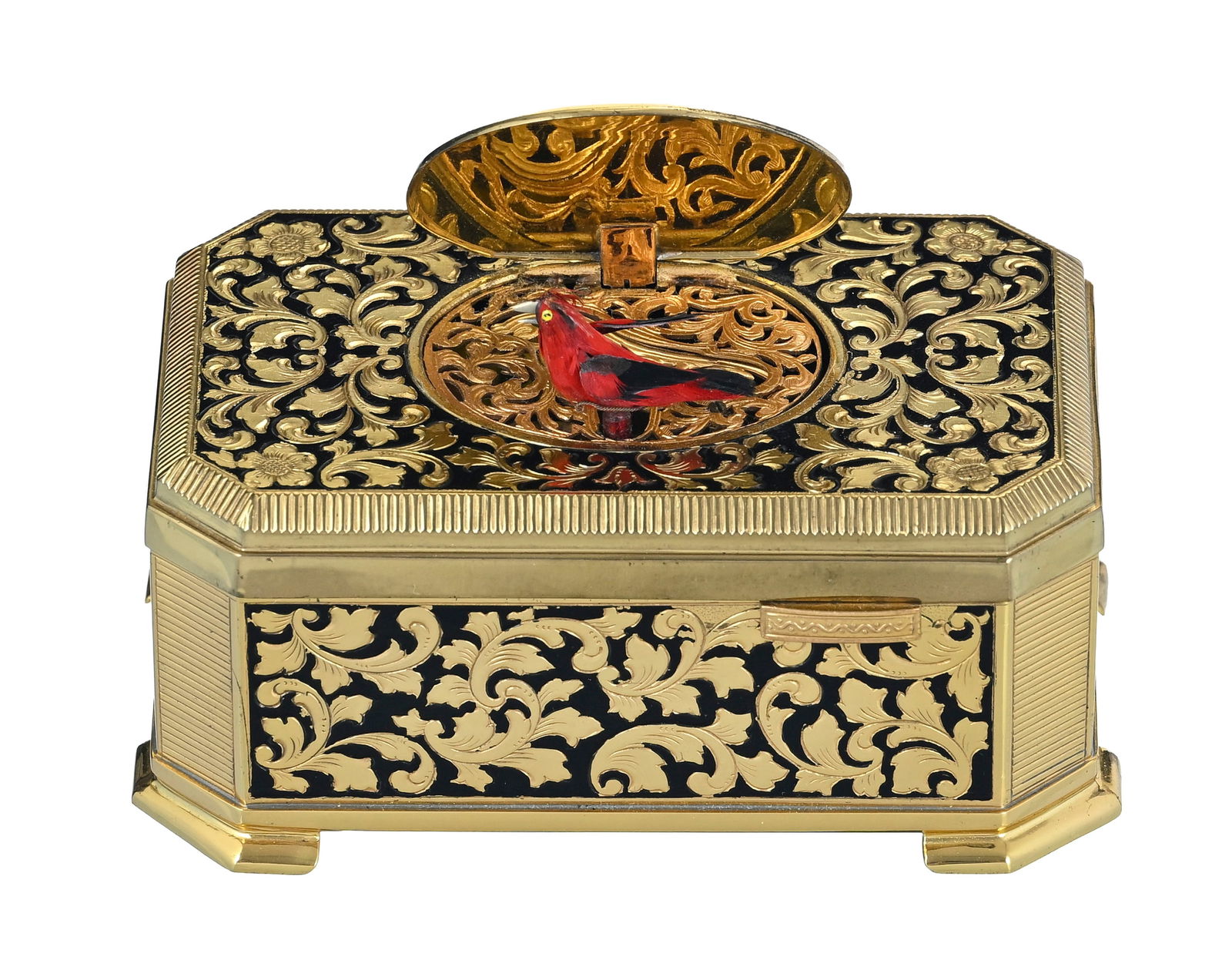 Boîte à oiseau chanteur à base octogonale en métal doré gravé de feuil: Boîte à oiseau chanteur à base octogonale en métal doré gravé de feuilles d'acanthes et d'oiseaux sur fond de peinture noire, l'oiseau au plumage rouge et noir, avec sa