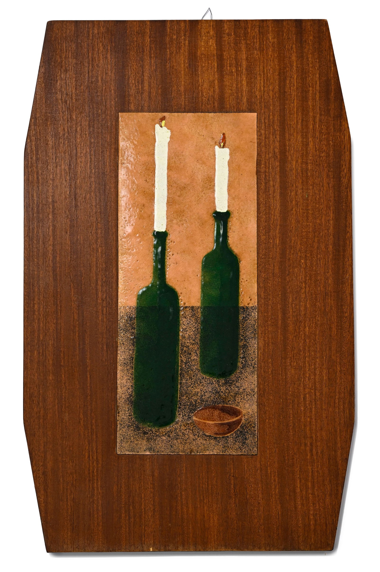 Plaque en céramique attribuée à Gio Ponti (1891-1979), à décor de bouteille: Plaque en céramique attribuée à Gio Ponti (1891-1979), à décor de bouteilles et bougies, insérée dans un cadre en bois, 52x32 cm 
