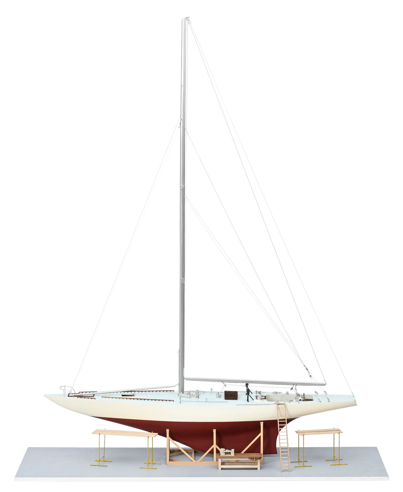 Constellation, voilier monocoque en cale sèche, diorama en bois, laque, et divers matériau: Constellation, voilier monocoque en cale sèche, diorama en bois, laque, et divers matériaux, long. 90 cm, h. 122cm (bateau) 