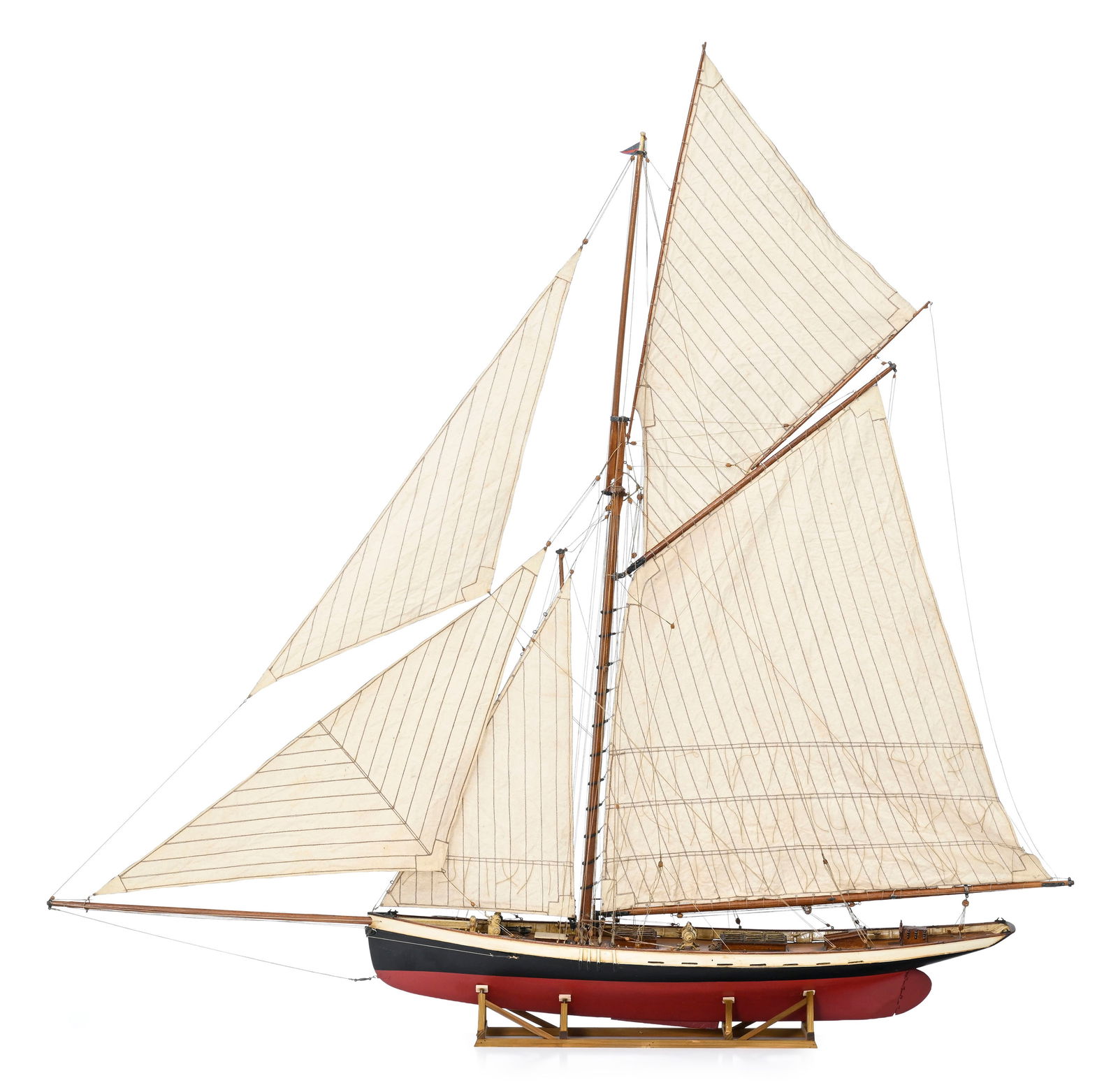 Goélette de régate, style "America Cup" de la fin XIXe - début XXe s., modèle r& (1 of 3)