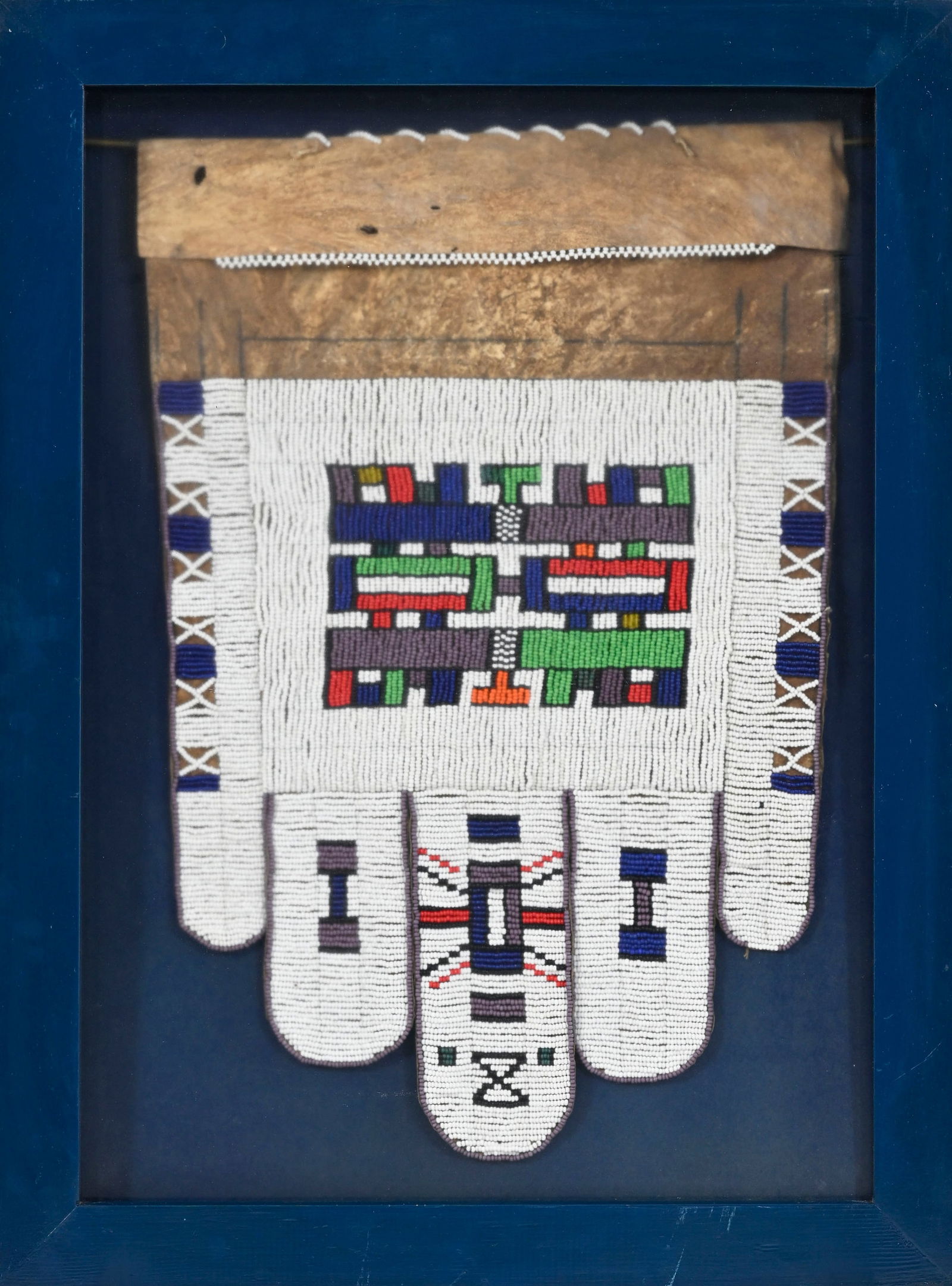 Tablier de jeune mariée Jocolo Ndebele_,_ peau de chèvre et perles polychromes, Afrique du: Tablier de jeune mariée Jocolo Ndebele, peau de chèvre et perles polychromes, Afrique du Sud, 50 x 38 cm (à vue) 