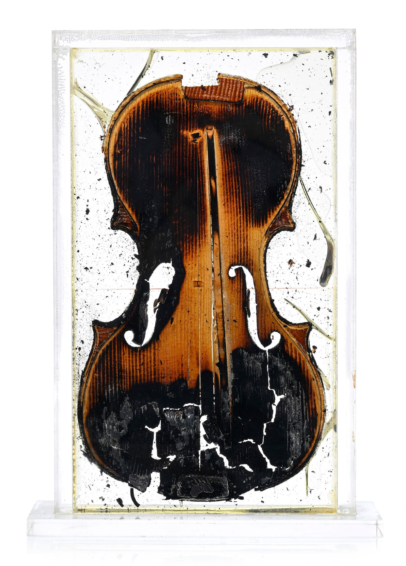 Arman (1928-2005), "The Last Violin", 1977, sculpture, technique mixte, violon brisé et calcin&: Arman (1928-2005), "The Last Violin", 1977, sculpture, technique mixte, violon brisé et calciné dans de la résine, signée et numérotée 184/200, 41,5x29x9 cm (avec