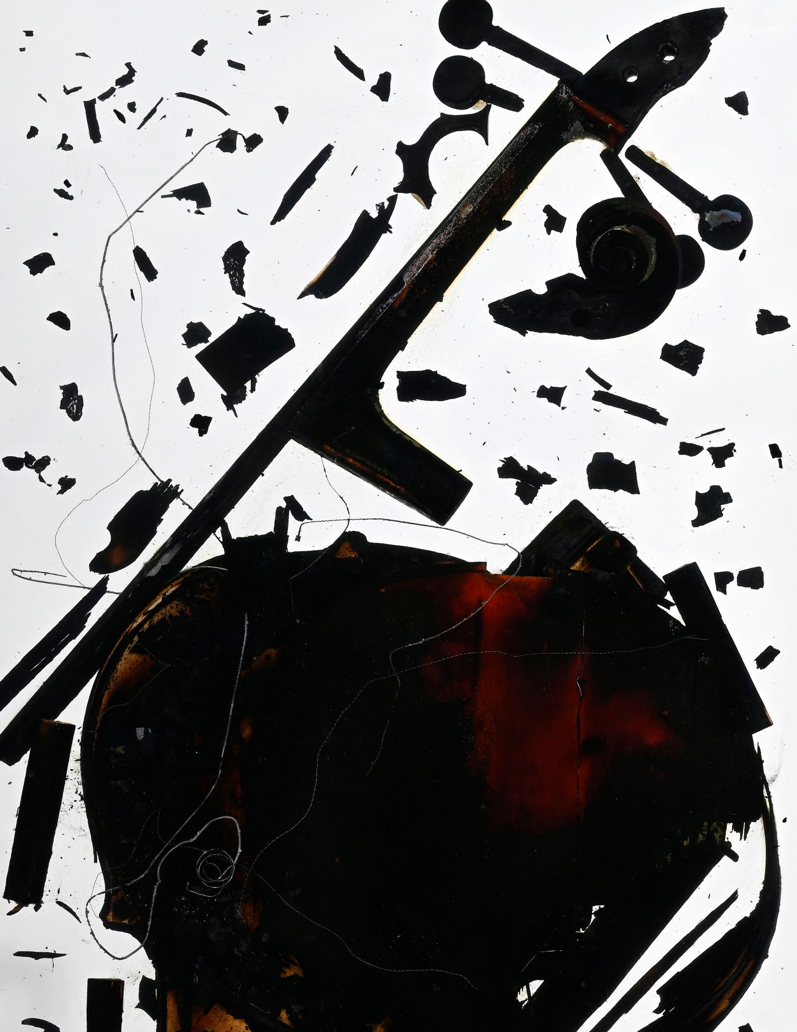 Arman (1928-2005), Colère et combustion de v_ioloncelle,_ 1989, sculpture en technique mixte (v - 5