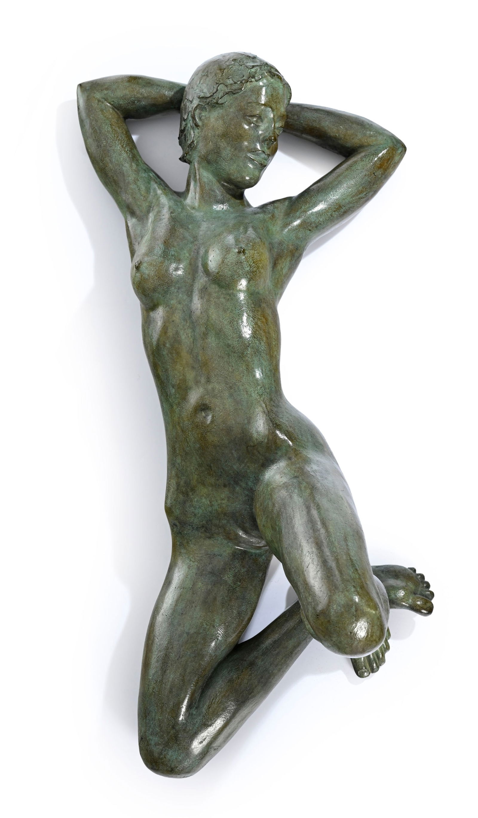 Annick Aublet (1943), Femme nue allongée, sculpture en bronze, signée et numéroté: Annick Aublet (1943), Femme nue allongée, sculpture en bronze, signée et numérotée 1/8, cachet de fondeur Delval, long. 64 cm 