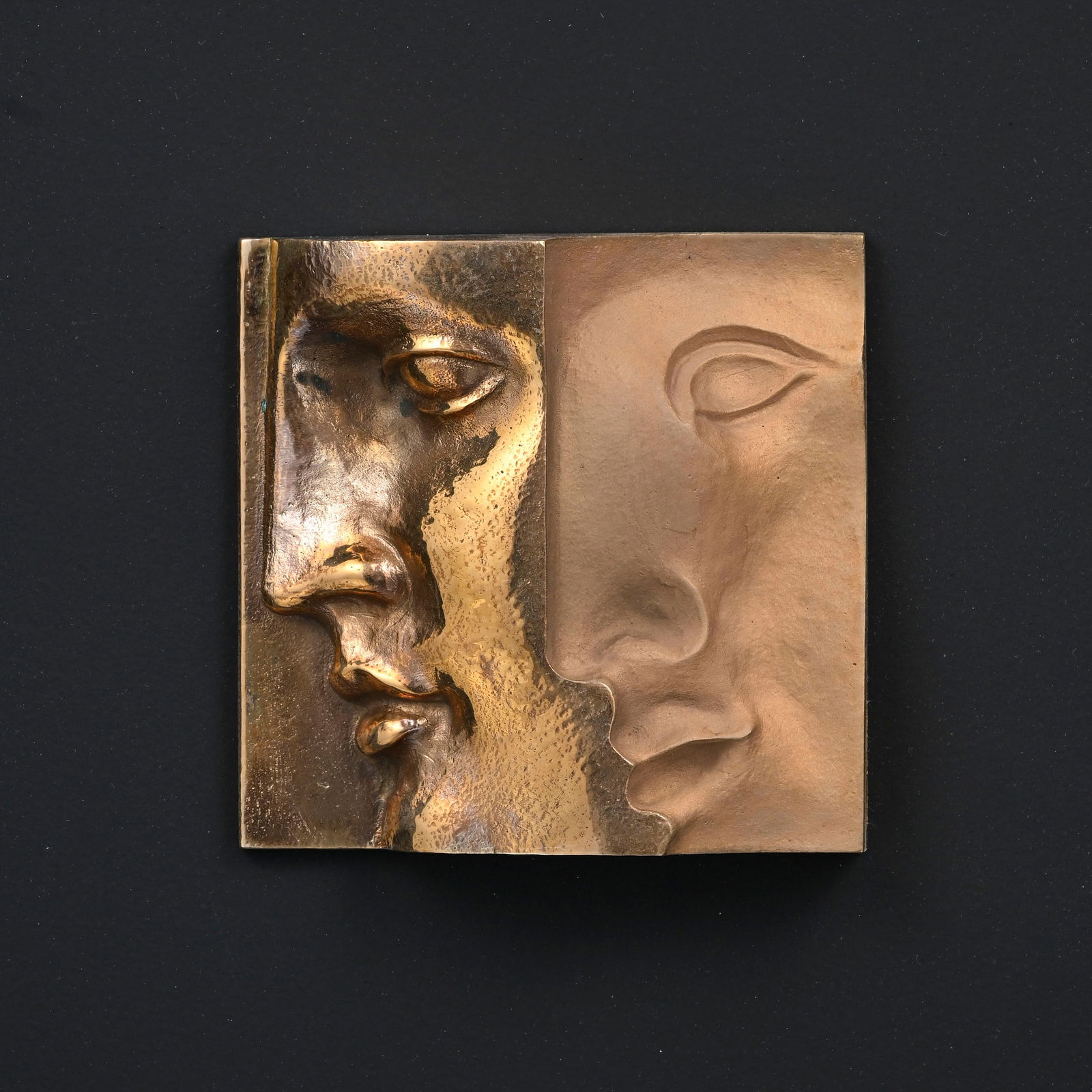René Berthet (1941), "Antigua, les strates de la mémoire op. 10"_,_ 1994, relief en bronze - 2