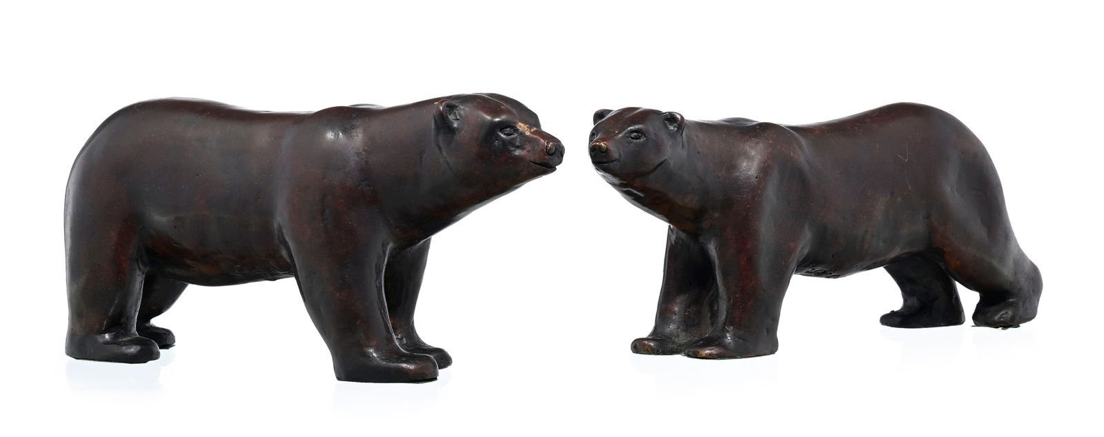 Véronique Olivier (1955), "Couple polaire", 2009, 2 sculptures d'ours en bronze, signées e: Véronique Olivier (1955), "Couple polaire", 2009, 2 sculptures d'ours en bronze, signées et numérotées 3/8, cachet de fondeur, 13x29x8 et 12x29x7,5 cm Certificat d'authenticité