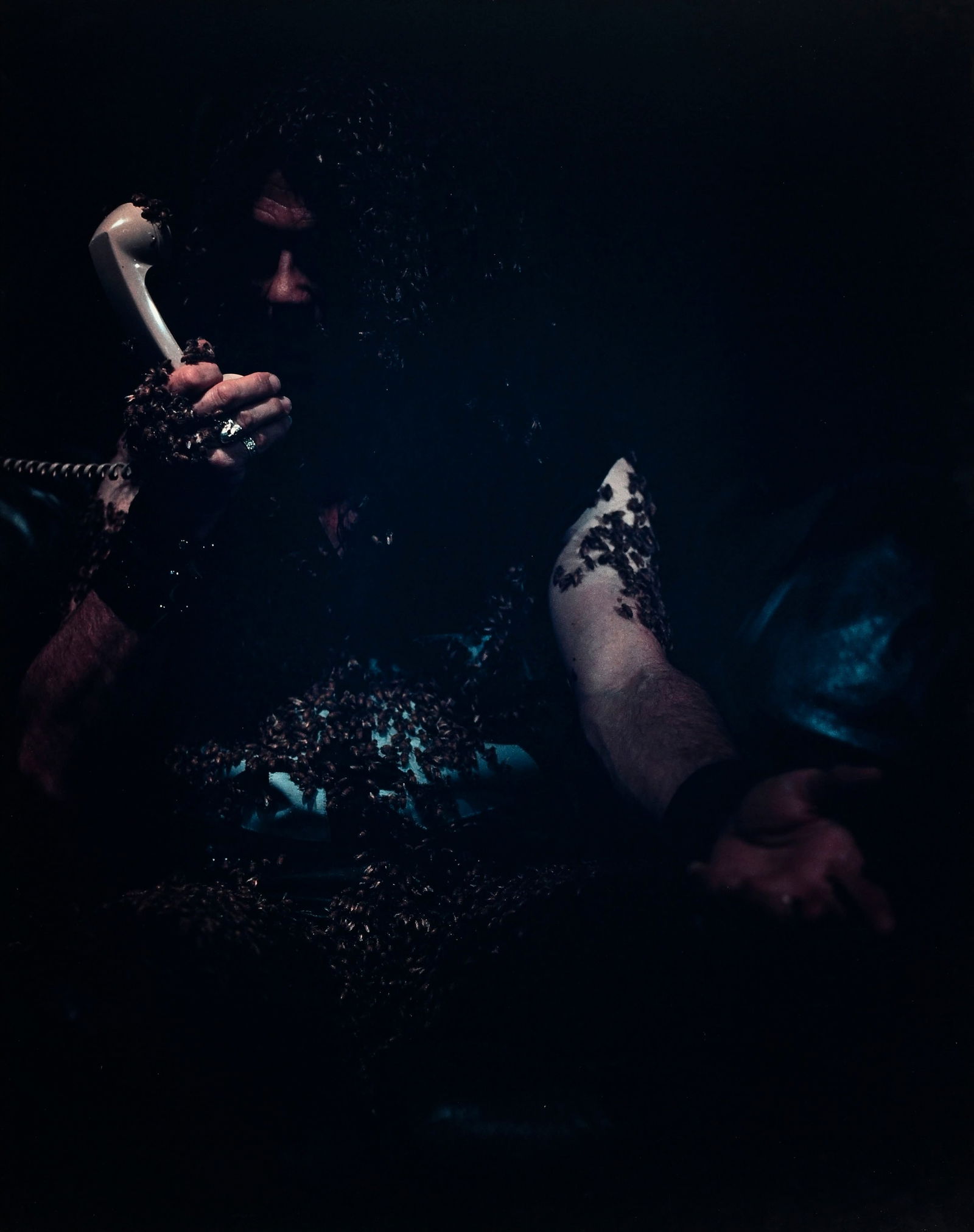 Matthew Barney (1967), "Cremaster 2: the Man in black", 1999, C-Print, no. 5/6, signé et dat: Matthew Barney (1967), "Cremaster 2: the Man in black", 1999, C-Print, no. 5/6, signé et daté au verso, 134,5x109 cm Provenance: Barbara Gladstone, New York; Ulla Dreyfus, (acquis de la prov