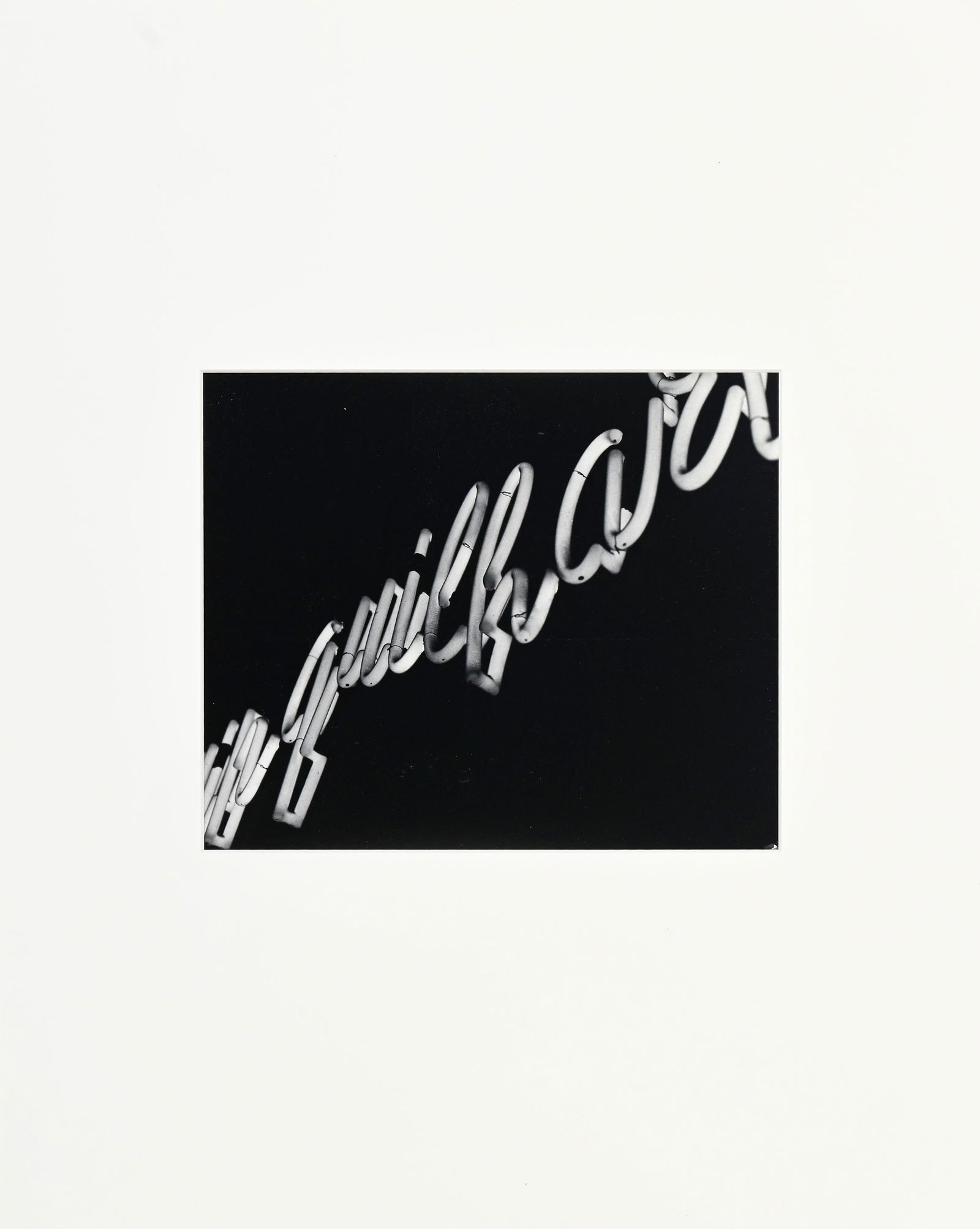 James Welling (1951), "Lisboa (Script)", 1995, tirage argentique monté sur carton, monogramm: James Welling (1951), "Lisboa (Script)", 1995, tirage argentique monté sur carton, monogrammé, daté et titré au verso du support, 37,5x45,5 cm (à vue) Provenance: