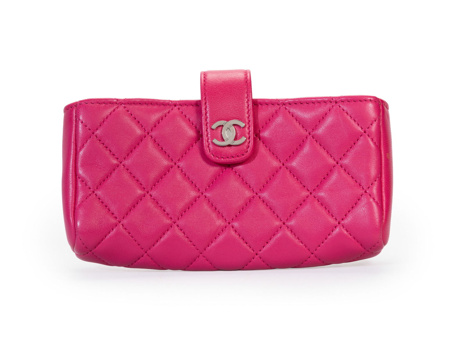 Chanel, pochette clutch O-Mini porte téléphone en cuir d'agneau rose vif matelassé, a: Chanel, pochette clutch O-Mini porte téléphone en cuir d'agneau rose vif matelassé, année 2014, courroie avec fermoir CC, carte d’authenticité, 7x14 cm 