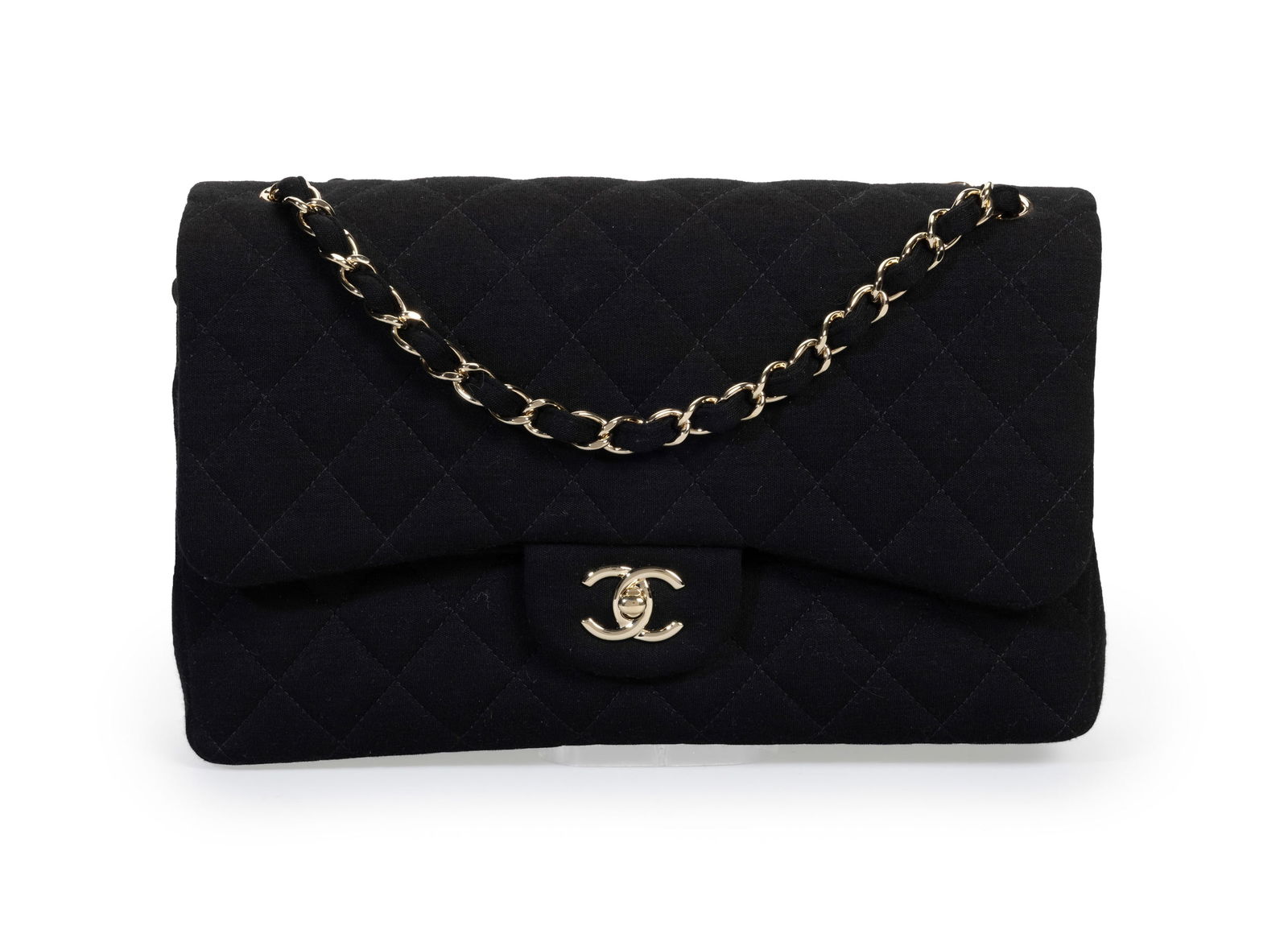 Chanel, sac Timeless Jumbo classique double rabat en jersey noir matelassé, année 2015-201: Chanel, sac Timeless Jumbo classique double rabat en jersey noir matelassé, année 2015-2016, longue bandoulière chaînette et jersey entrelacé, carte d'authenticité,