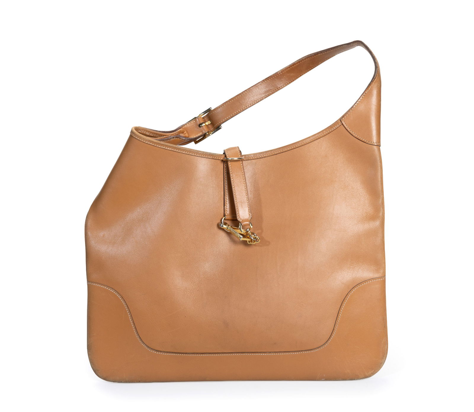 Hermès, sac Trim en cuir lisse Gold, année 1979, bouclerie dorée, 29x38 cm: Hermès, sac Trim en cuir lisse Gold, année 1979, bouclerie dorée, 29x38 cm ConditionCe sac a été beaucoup porté, mauvais état de conservation. Beaucoup d'usures et