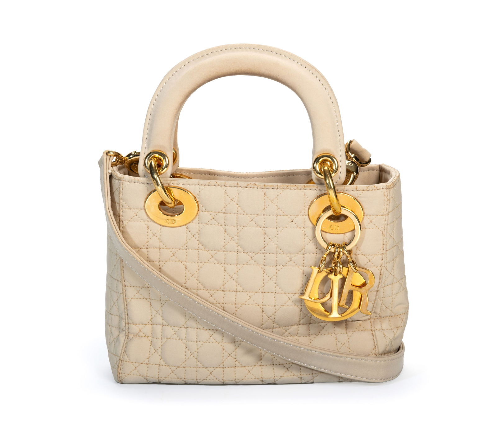 Christian Dior, sac Lady Dior Mini en tissu matelassé cannage beige, charmes D.I.O.R., bandouli: Christian Dior, sac Lady Dior Mini en tissu matelassé cannage beige, charmes D.I.O.R., bandoulière, 13x17 cm ConditionBon état général Salissures aux poignées Salissures