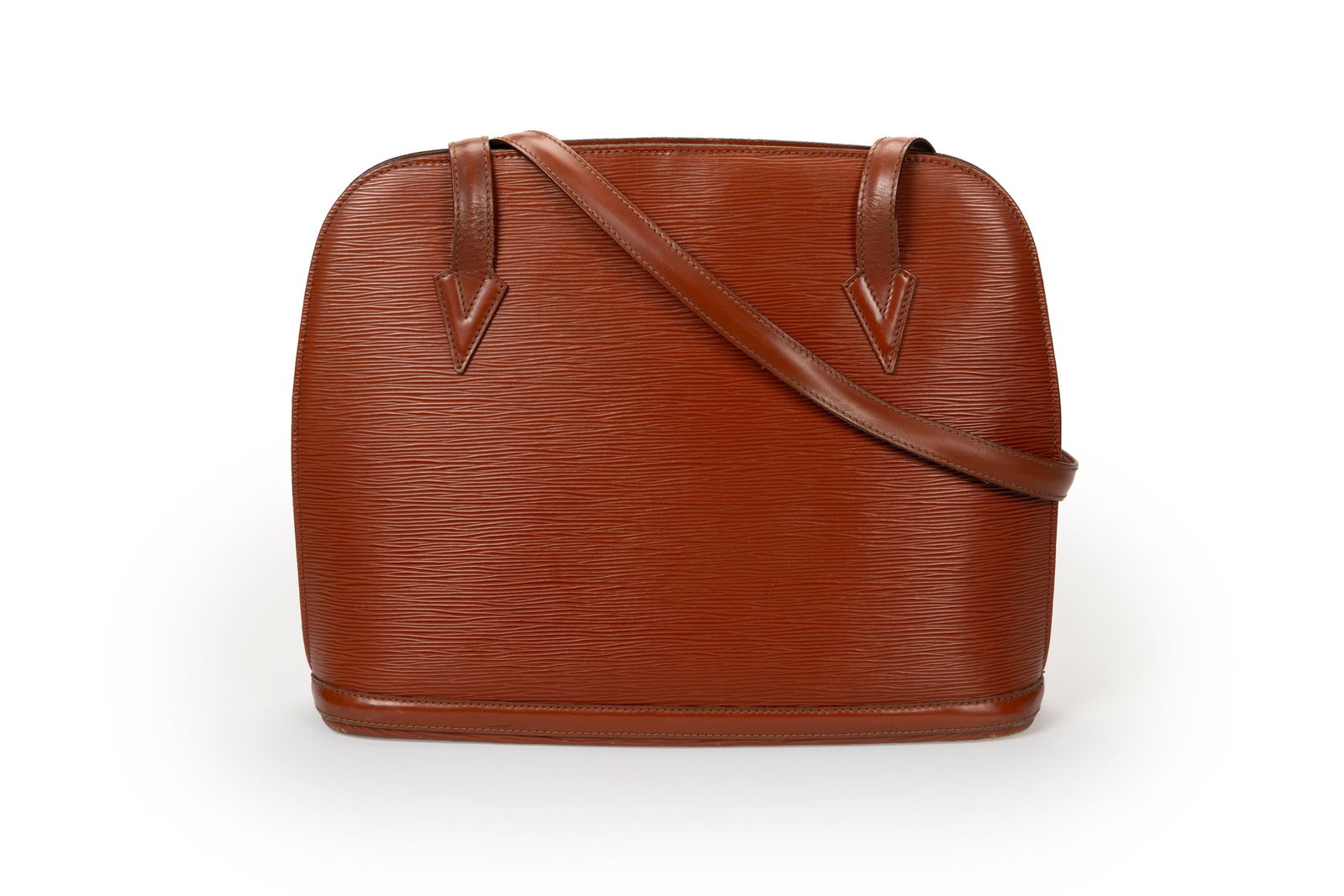 Louis Vuitton, sac Lussac, en cuir épi Fauve Kenyan, fermeture éclaire, housse, 30x38 cm: Louis Vuitton, sac Lussac, en cuir épi Fauve Kenyan, fermeture éclaire, housse, 30x38 cm Condition Mauvais état de conservation. Fortes usures aux bords sur la base. Usures à l