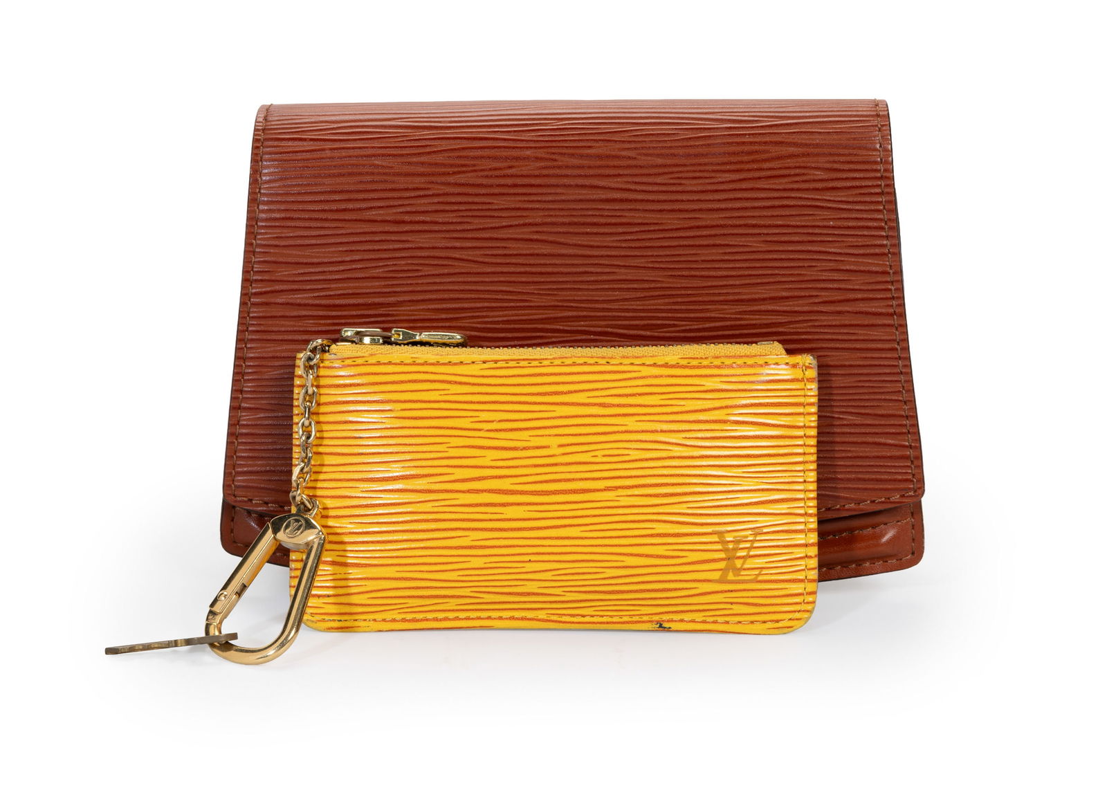 Louis Vuitton, pochette Tilsitt avec ceinture en cuir épi Fauve Kenyan, taille 110 cm, et une p: Louis Vuitton, pochette Tilsitt avec ceinture en cuir épi Fauve Kenyan, taille 110 cm, et une pochette à clefs en cuir épi jaune, 17x12 cm, 12x6,5 cm ConditionPochette Tilsitt en bon