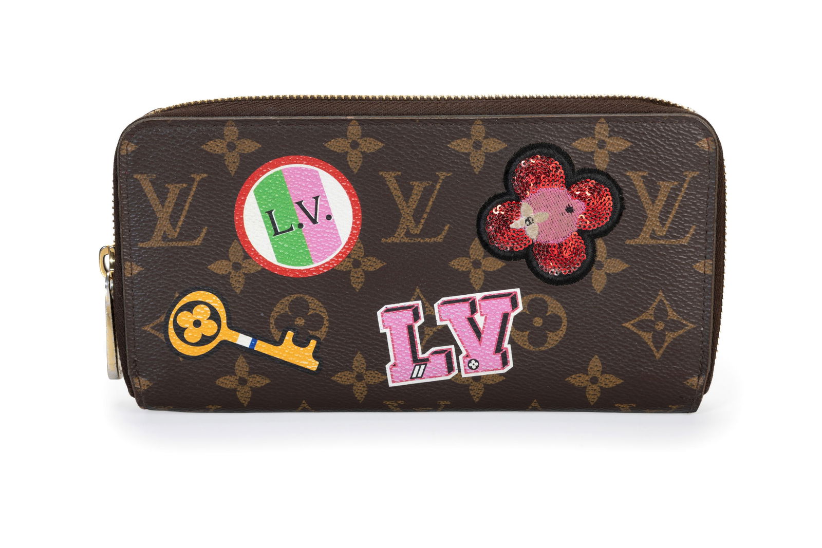 Louis Vuitton, portefeuille Zippy en toile MN avec badges et graffiti, 19,5x10,5 cm: Louis Vuitton, portefeuille Zippy en toile MN avec badges et graffiti, 19,5x10,5 cm 