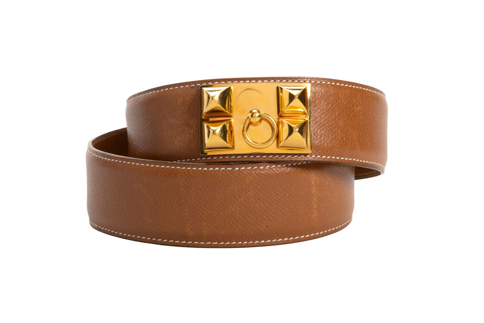Hermès, ceinture Médor en cuir Epsom Gold, année 1995, bouclerie plaqué or, bo&#: Hermès, ceinture Médor en cuir Epsom Gold, année 1995, bouclerie plaqué or, boîte, T 78 ConditionMoyen à mauvais état de conservation Usures au tannage Usures
