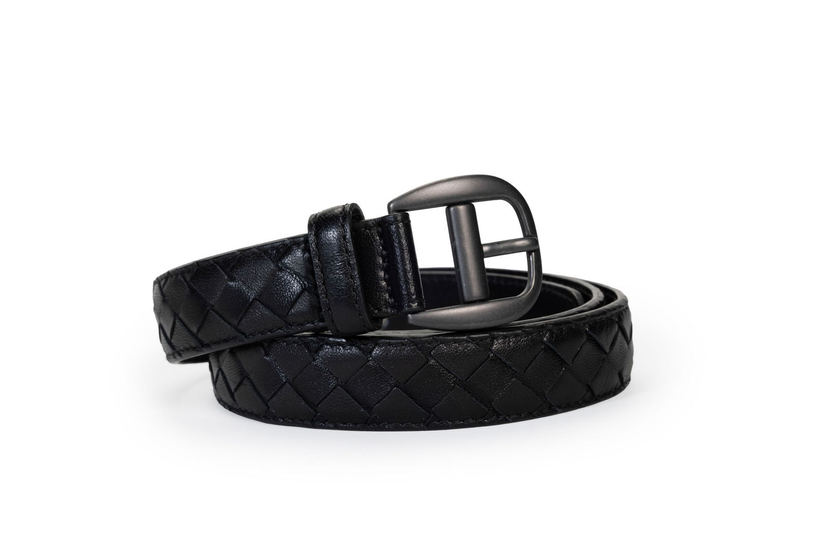 Bottega Veneta, ceinture en cuir intrecciato noir, boucle en métal noirci, T85 cm: Bottega Veneta, ceinture en cuir intrecciato noir, boucle en métal noirci, T85 cm 