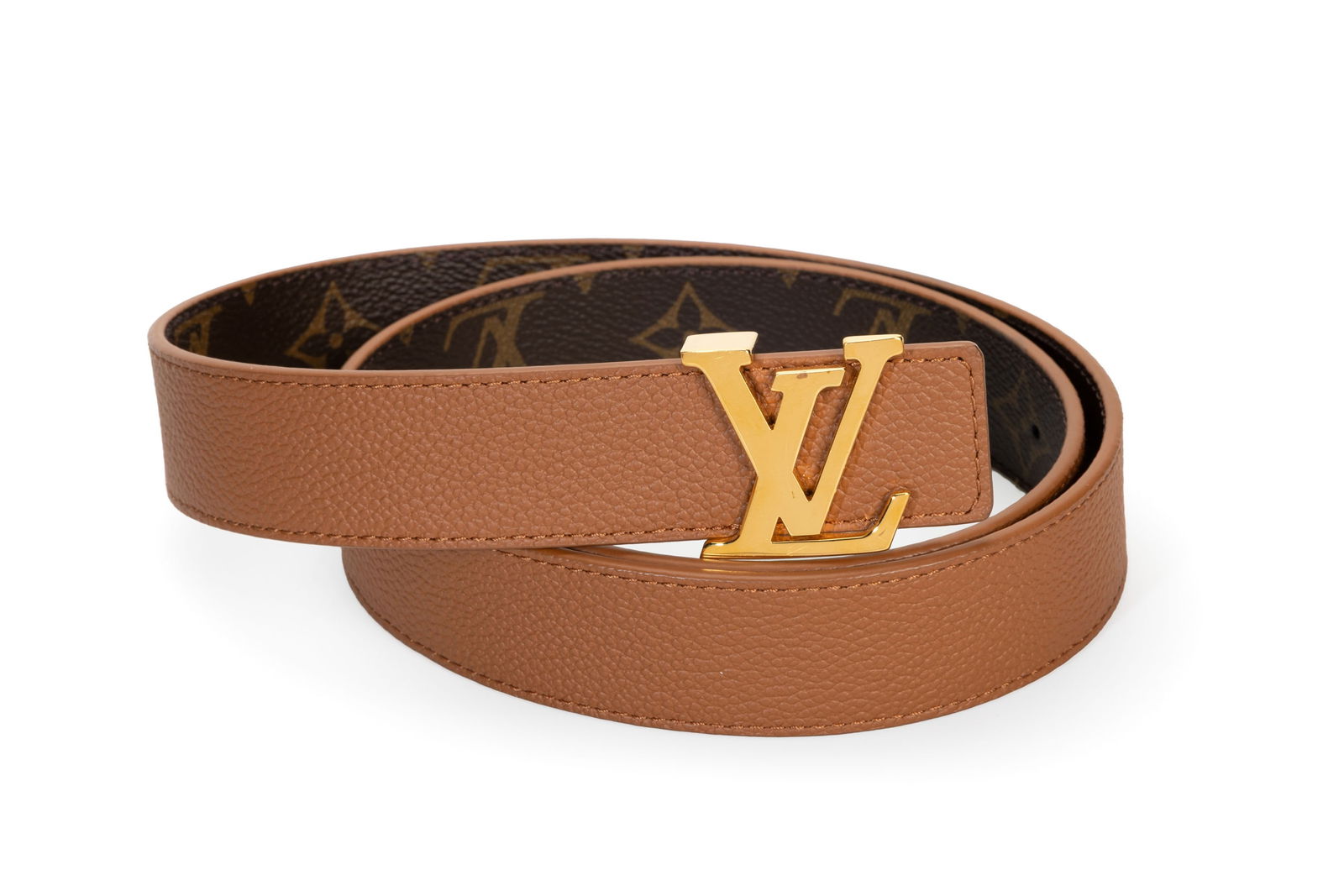 Louis Vuitton, ceinture LV Initiales réversible 30mm en enduite Monogram et cuir de veau grain&: Louis Vuitton, ceinture LV Initiales réversible 30mm en enduite Monogram et cuir de veau grainé fauve, boucle LV en métal doré, boîte, T80 ConditionTrès bon état -