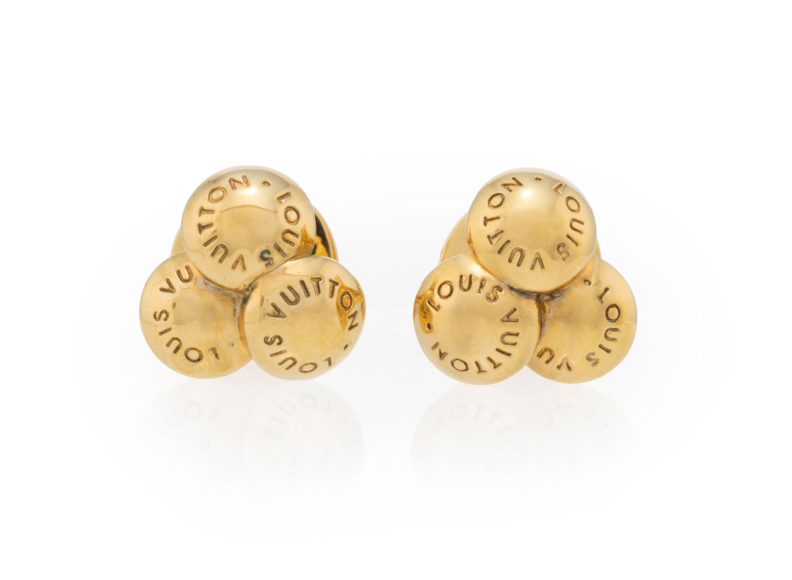 Louis Vuitton, paire de boutons de manchette et 4 boutons en métal doré, 2 pochettes en cu: Louis Vuitton, paire de boutons de manchette et 4 boutons en métal doré, 2 pochettes en cuir taïga vert 