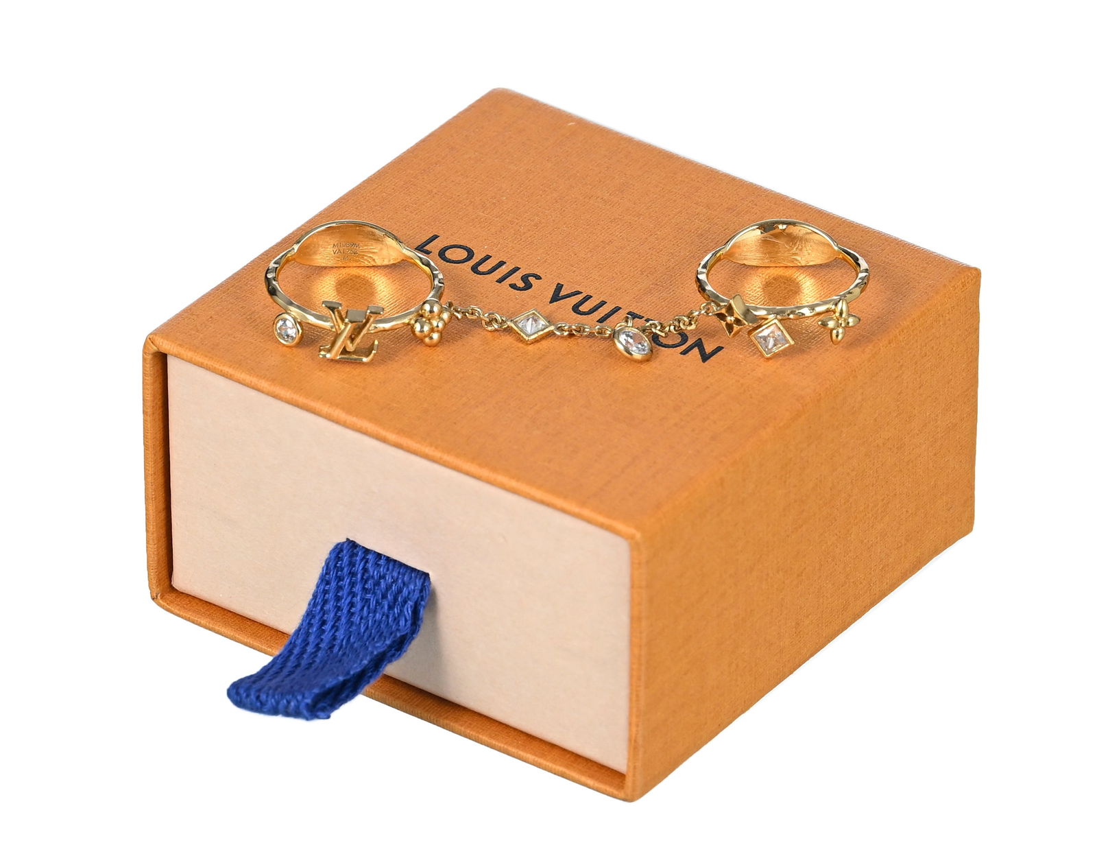 Louis Vuitton, 2 bagues Variations en métal doré liées avec une chaînette, houss: Louis Vuitton, 2 bagues Variations en métal doré liées avec une chaînette, housse et boîte 