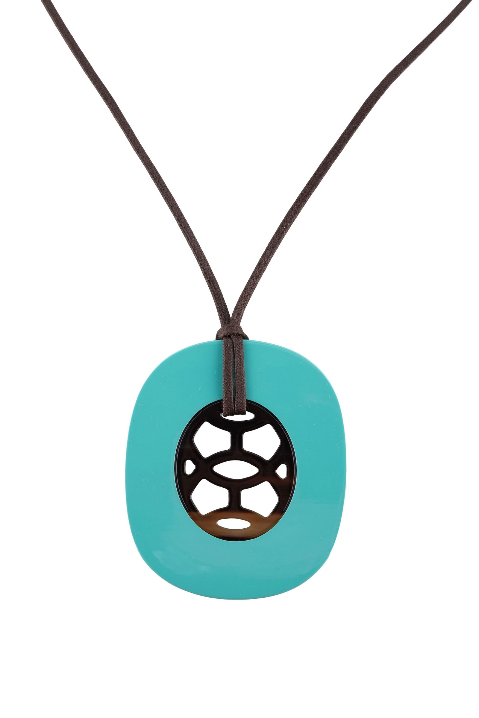 Hermès, pendentif Lift en corne et résine turquoise, sur cordon, 8,5x7 cm: Hermès, pendentif Lift en corne et résine turquoise, sur cordon, 8,5x7 cm ConditionBon état de conservation Traces de micro rayures 