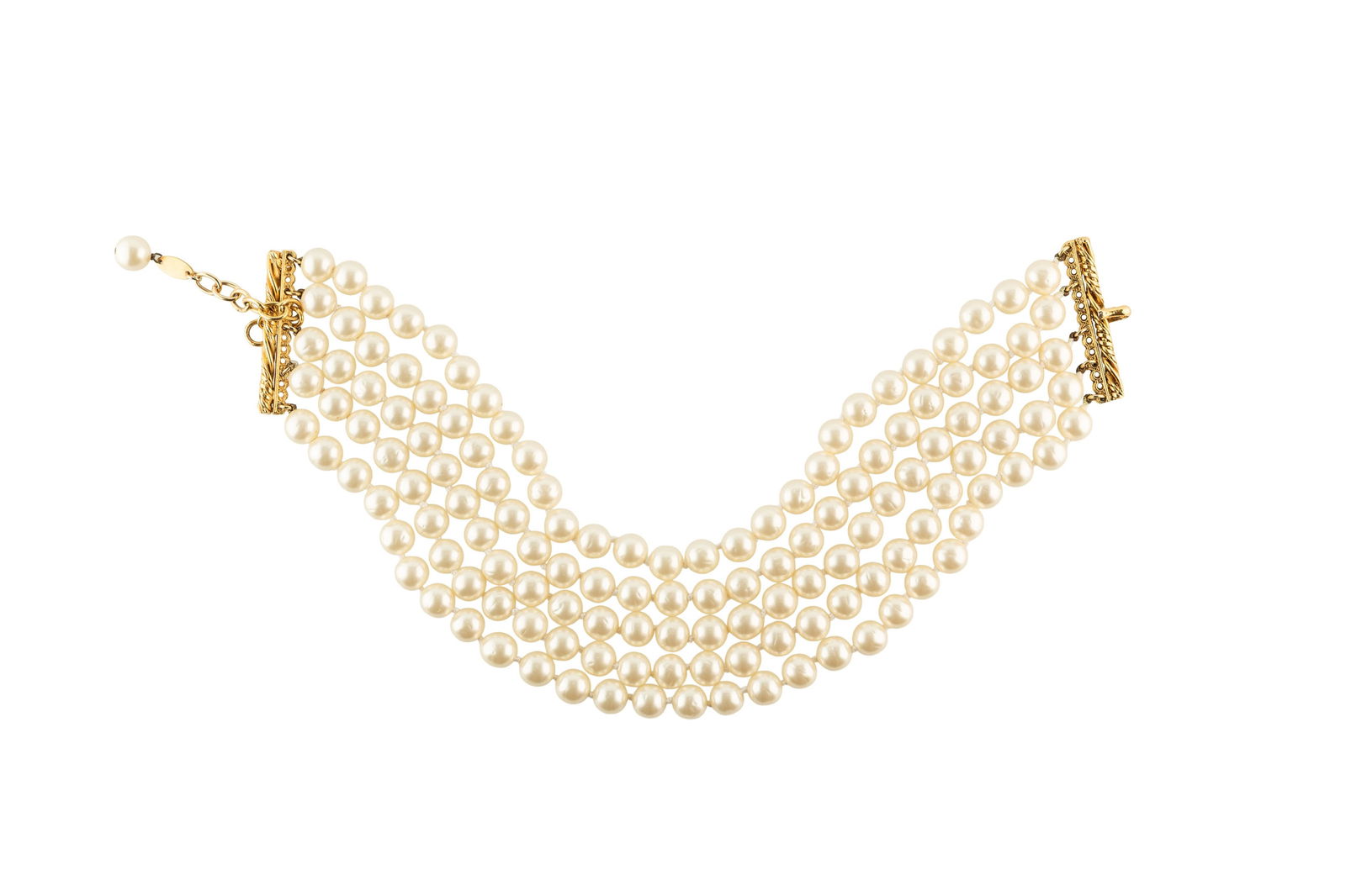 Chanel, collier tour du coup à 5 rangs en imitation de perles, Victoire de Castellane, 1984, fe: Chanel, collier tour du coup à 5 rangs en imitation de perles, Victoire de Castellane, 1984, fermoir en métal doré, boîte, long. 32 cm ConditionPetite disquette Chanel marqué