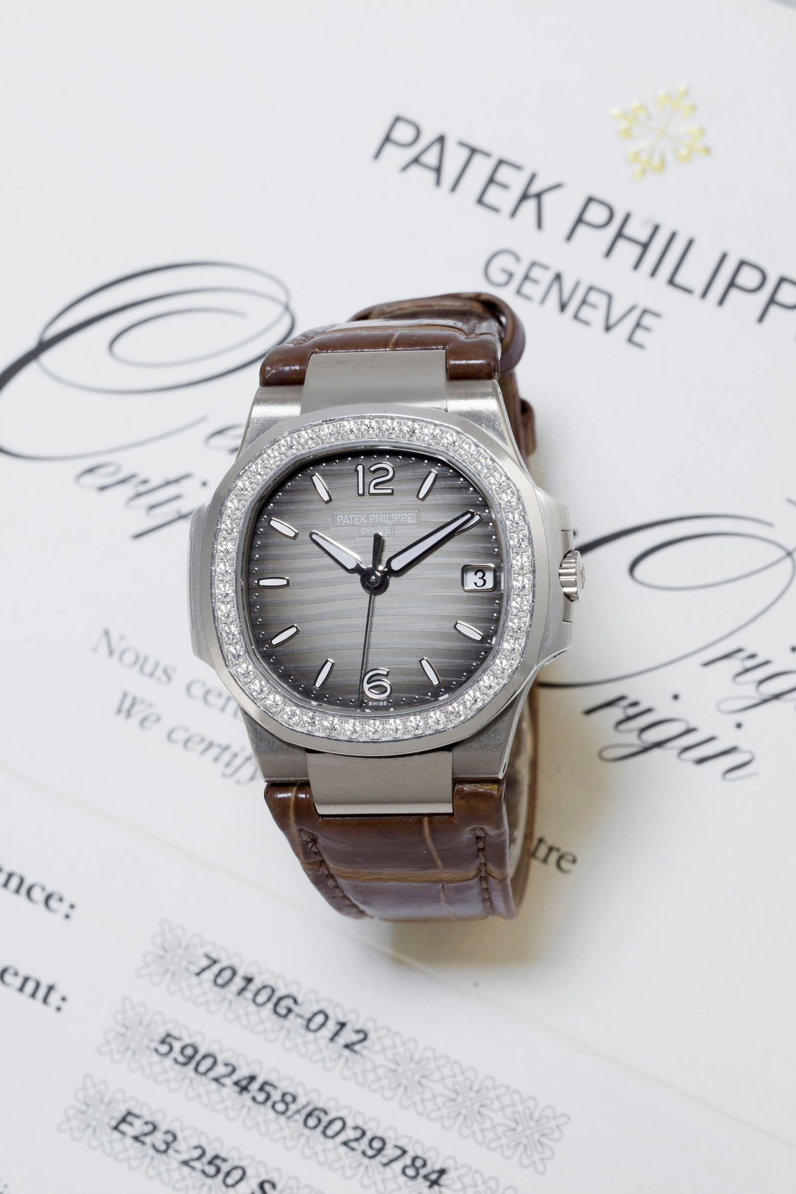 Patek Philippe, Nautilus, réf. 7010G-012, montre en or gris 750 sertie de diamants, circa 2015  - 4