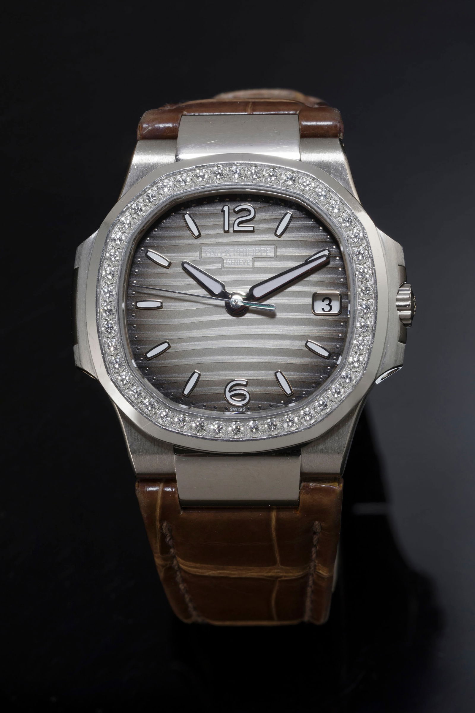 Patek Philippe, Nautilus, réf. 7010G-012, montre en or gris 750 sertie de diamants, circa 2015  - 5