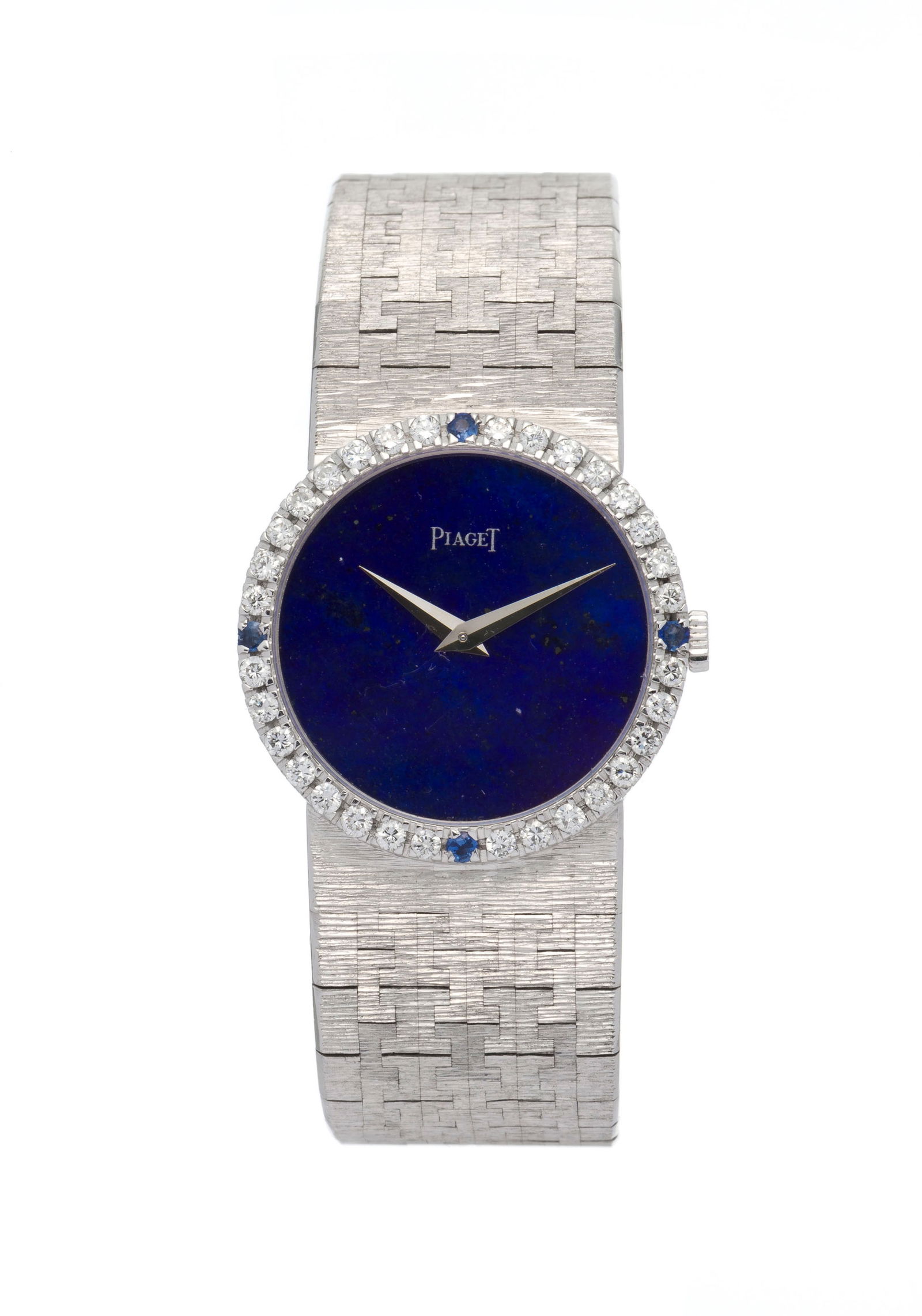 Piaget, réf. 9706 A 6, montre-bracelet en or gris 750 ornée d'un cadran en lapis-lazuli, l: Piaget, réf. 9706 A 6, montre-bracelet en or gris 750 ornée d'un cadran en lapis-lazuli, lunette sertie de diamants et de saphirs, années 1970 Mouvement: cal. 9P, mécanique, 18 rub