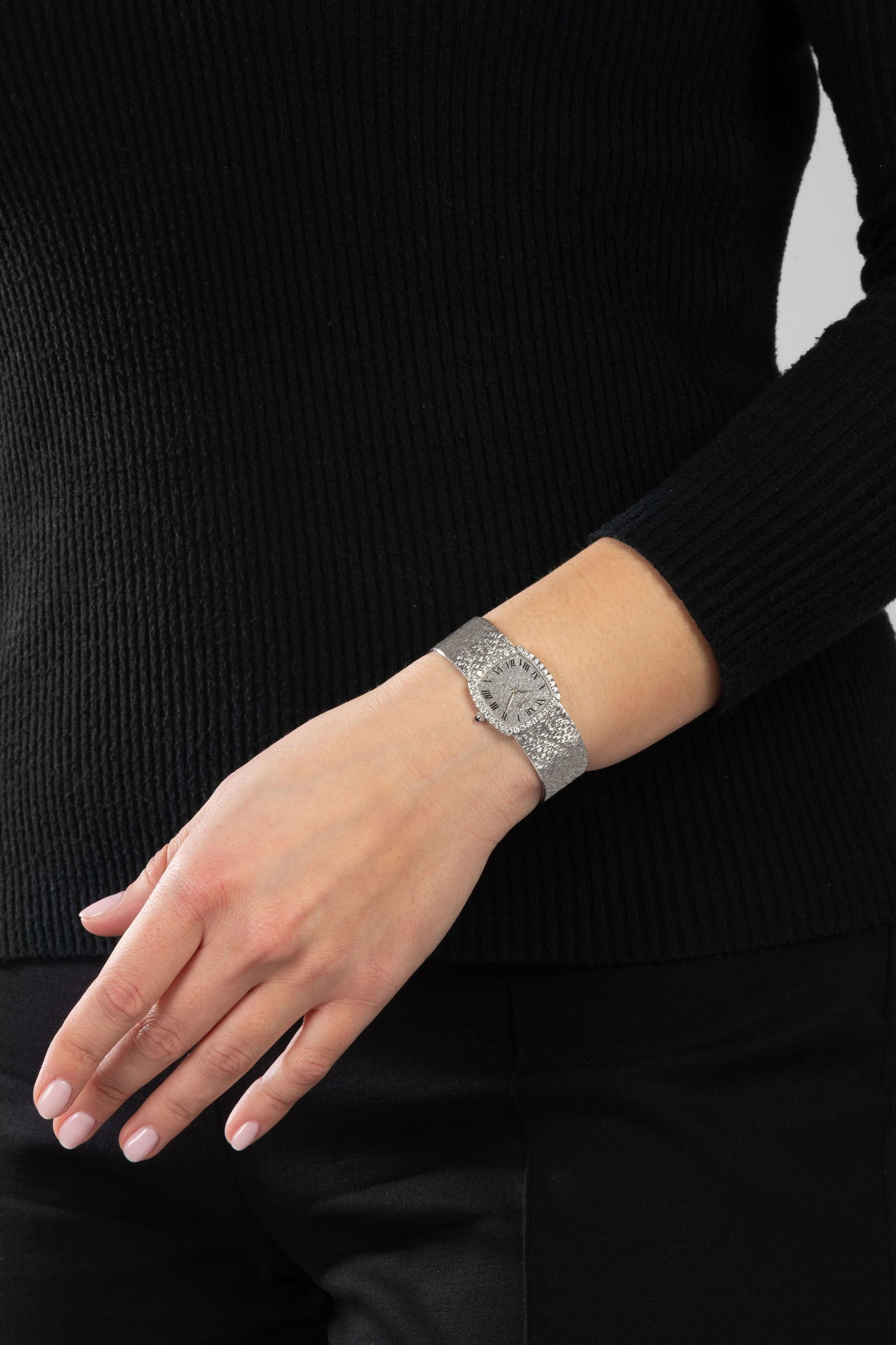 Piaget, réf. 9236 A 6, montre-bracelet en or gris 750 sertie de diamants, années 1970 Mo - 4