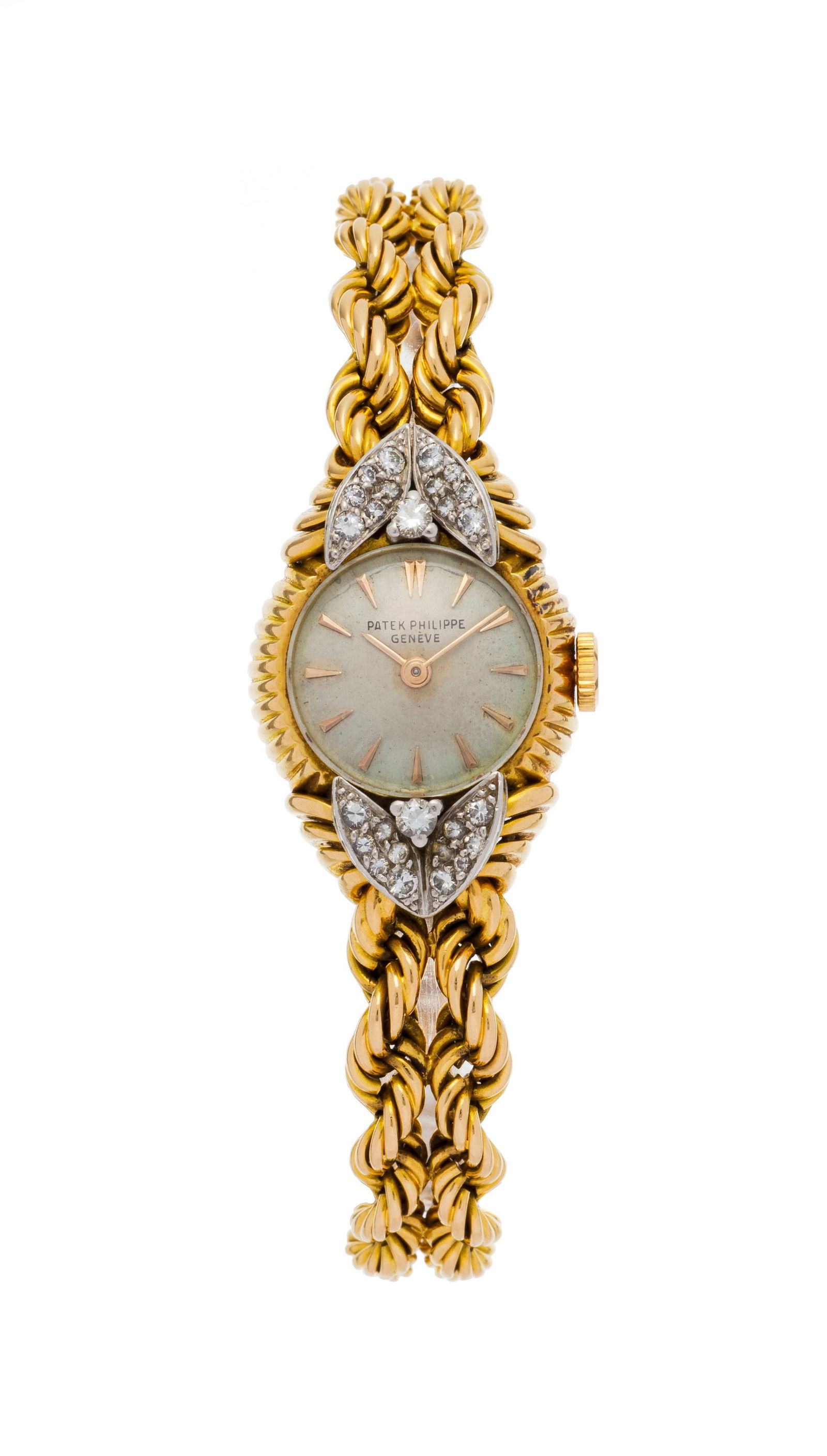 Patek Philippe, réf. 3113, montre-bracelet 2 ors 750 sertie de diamants, années 1950-60 : Patek Philippe, réf. 3113, montre-bracelet 2 ors 750 sertie de diamants, années 1950-60 Mouvement: mécanique, 18 rubis, n°948841 Boîtier: n°682978, diam. 19 mm Signature
