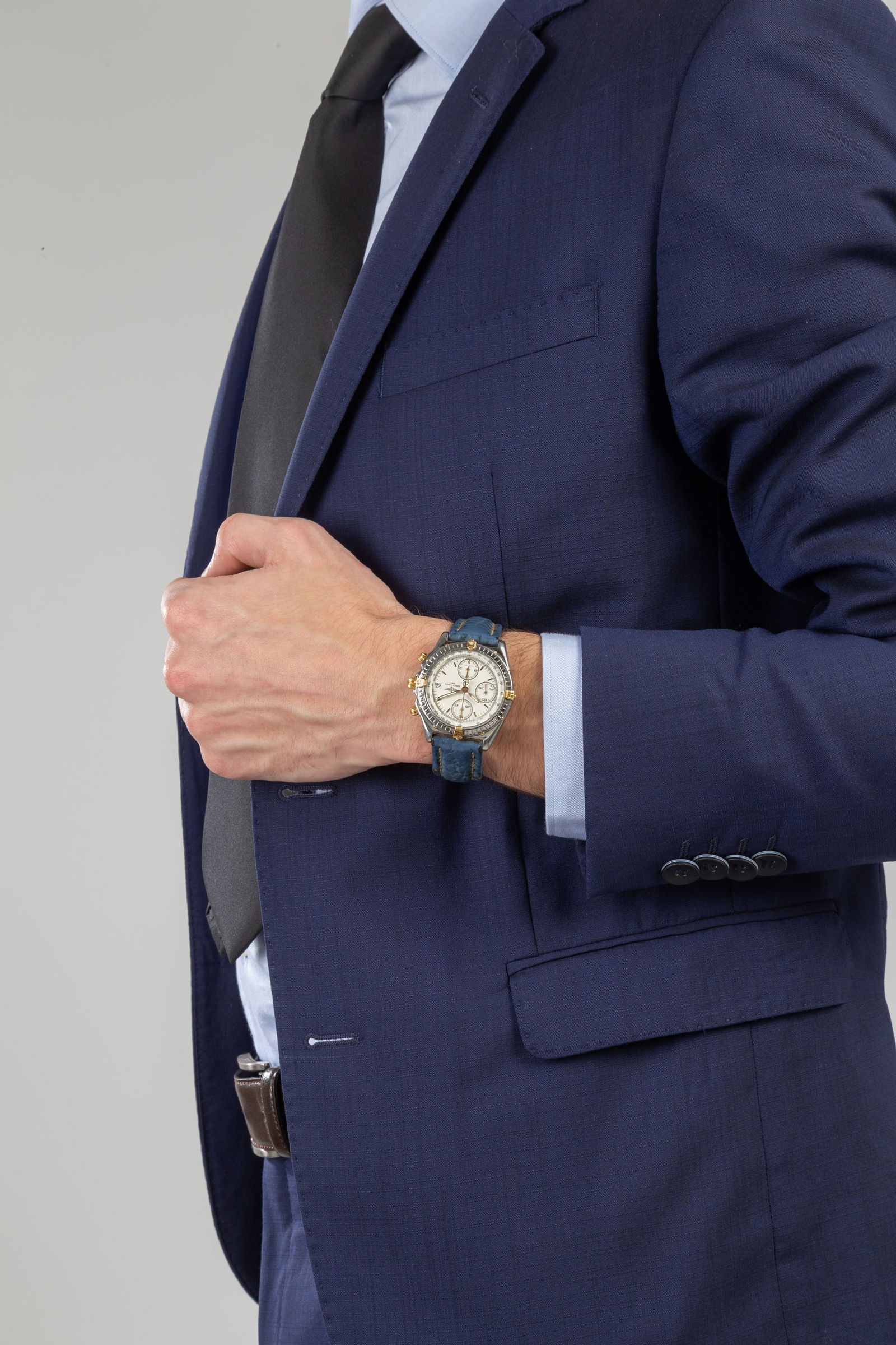 Breitling, Chronomat, réf. B13050, montre chronographe en acier bicolore Mouvement: cal. ETA  - 4