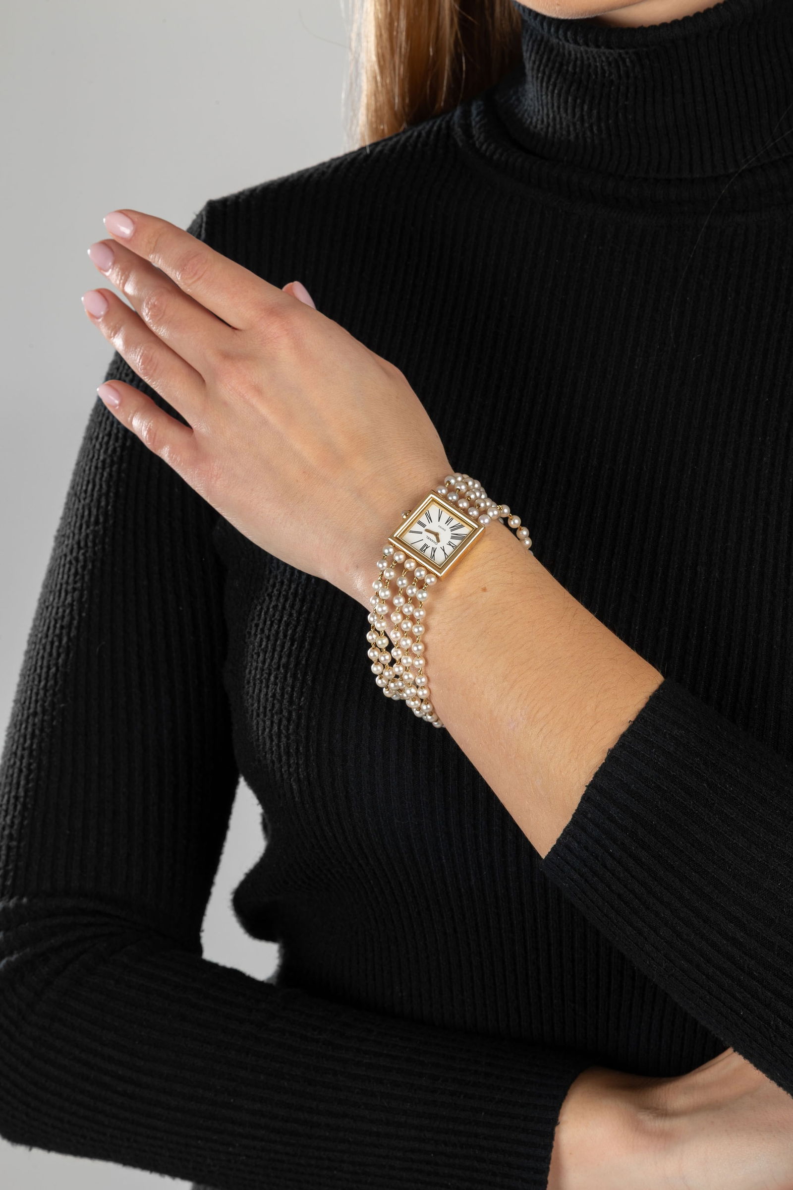 Chanel, Mademoiselle, montre en or 750 et 5 rangées de perles de culture, années 1980-90  - 4