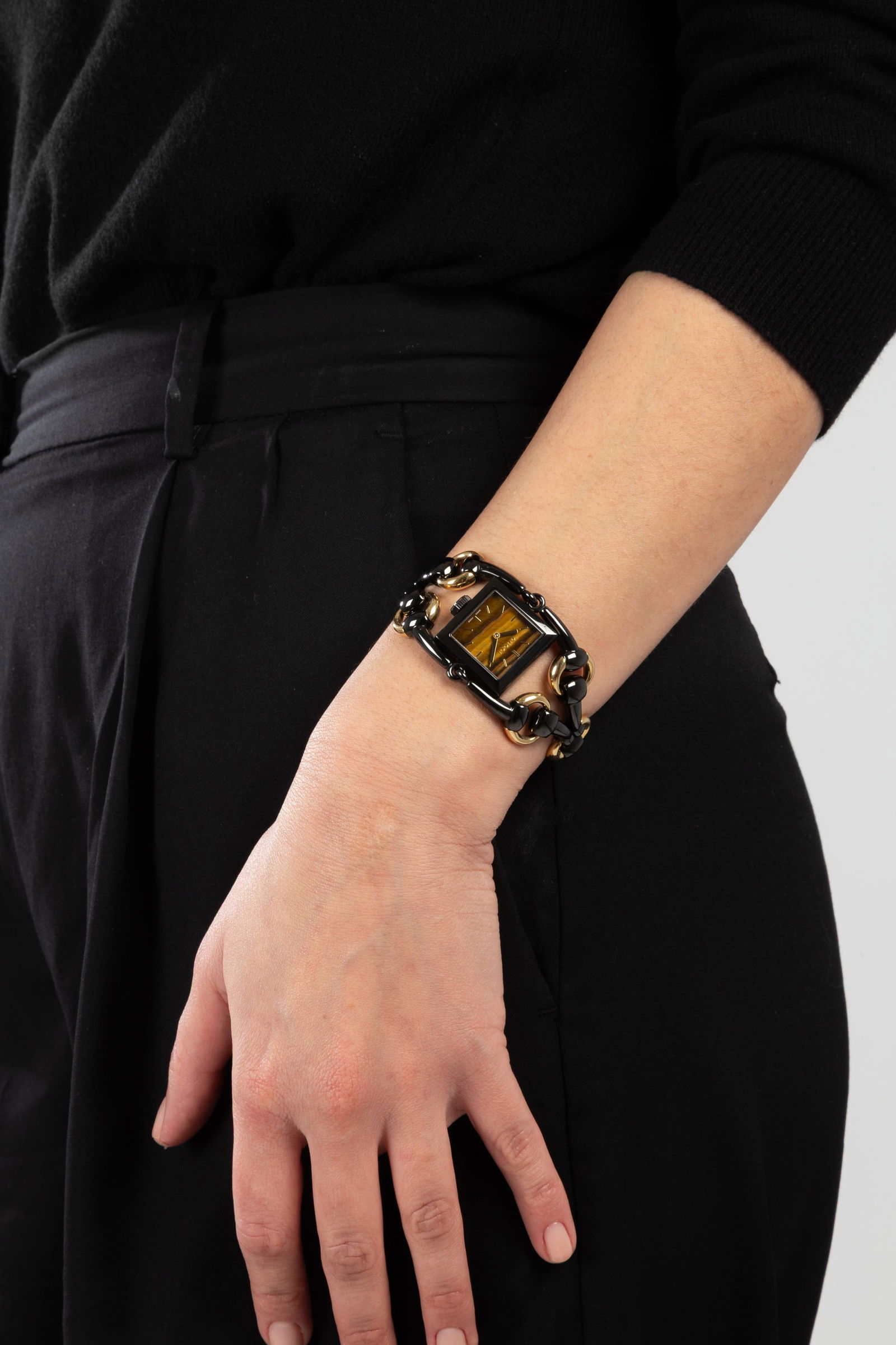 Gucci, Signoria, réf. 116.3, montre-bracelet en métal noirci et doré ornée d'un  - 4